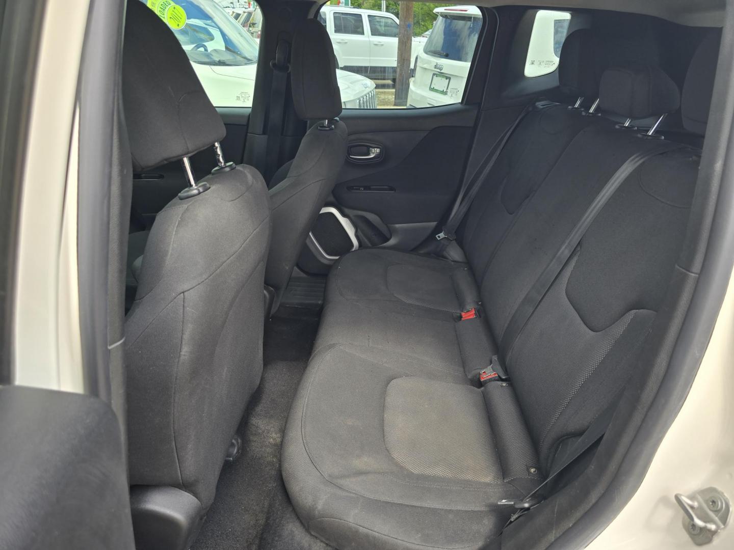 2018 WHITE Jeep Renegade Sport (ZACCJAAB3JP) with an 2.4L L4 DOHC 16V engine, AUTO transmission, located at 2660 S.Garland Avenue, Garland, TX, 75041, (469) 298-3118, 32.885551, -96.655602 - Photo#16