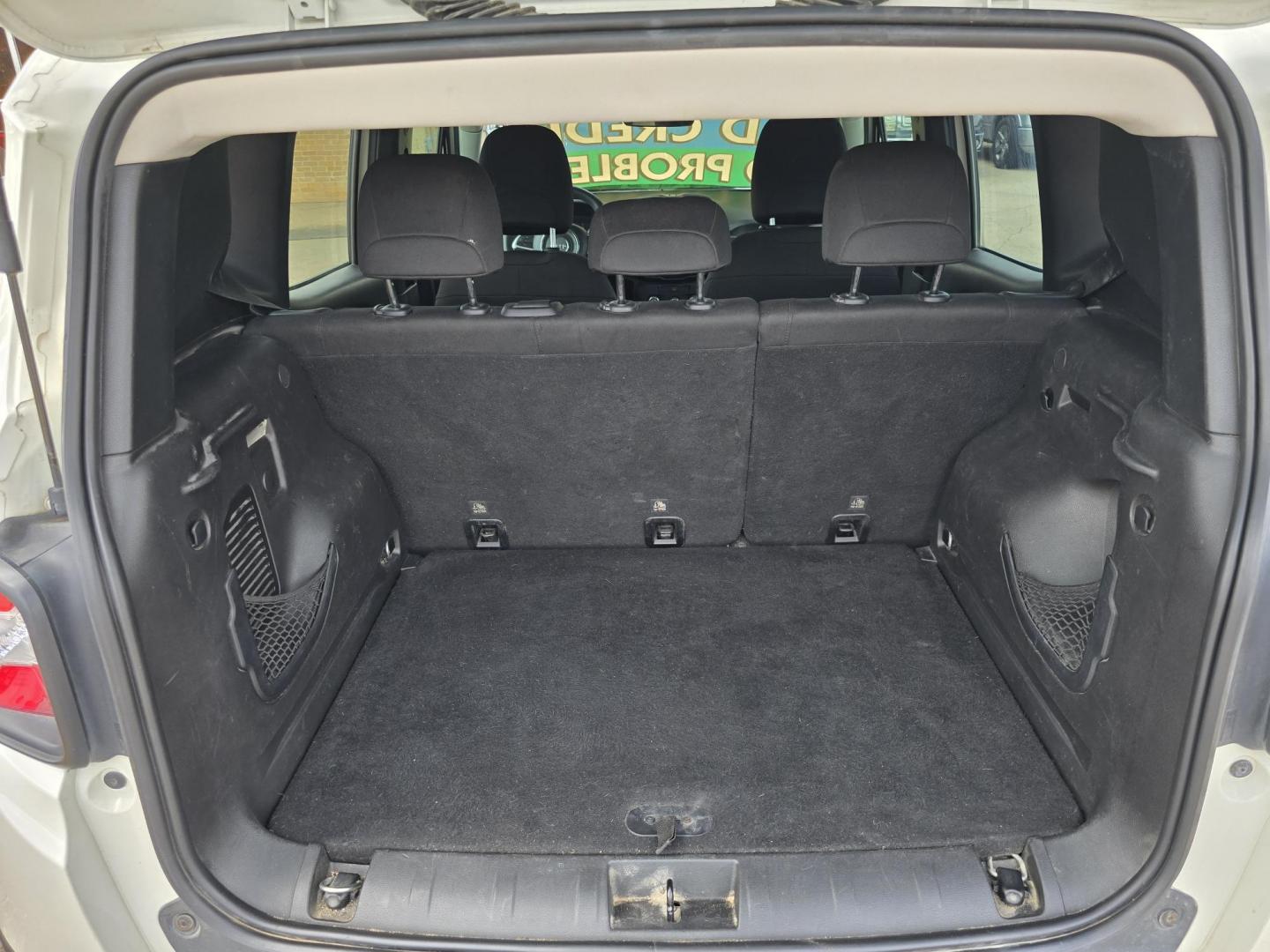 2018 WHITE Jeep Renegade Sport (ZACCJAAB3JP) with an 2.4L L4 DOHC 16V engine, AUTO transmission, located at 2660 S.Garland Avenue, Garland, TX, 75041, (469) 298-3118, 32.885551, -96.655602 - Photo#17