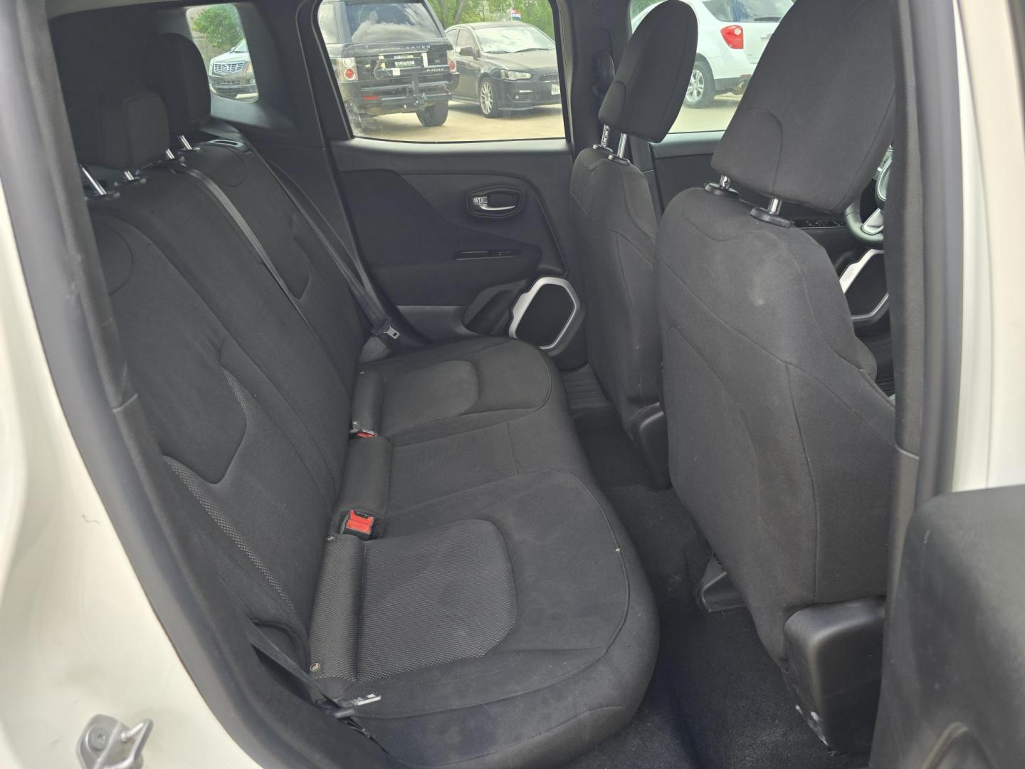 2018 WHITE Jeep Renegade Sport (ZACCJAAB3JP) with an 2.4L L4 DOHC 16V engine, AUTO transmission, located at 2660 S.Garland Avenue, Garland, TX, 75041, (469) 298-3118, 32.885551, -96.655602 - Photo#18