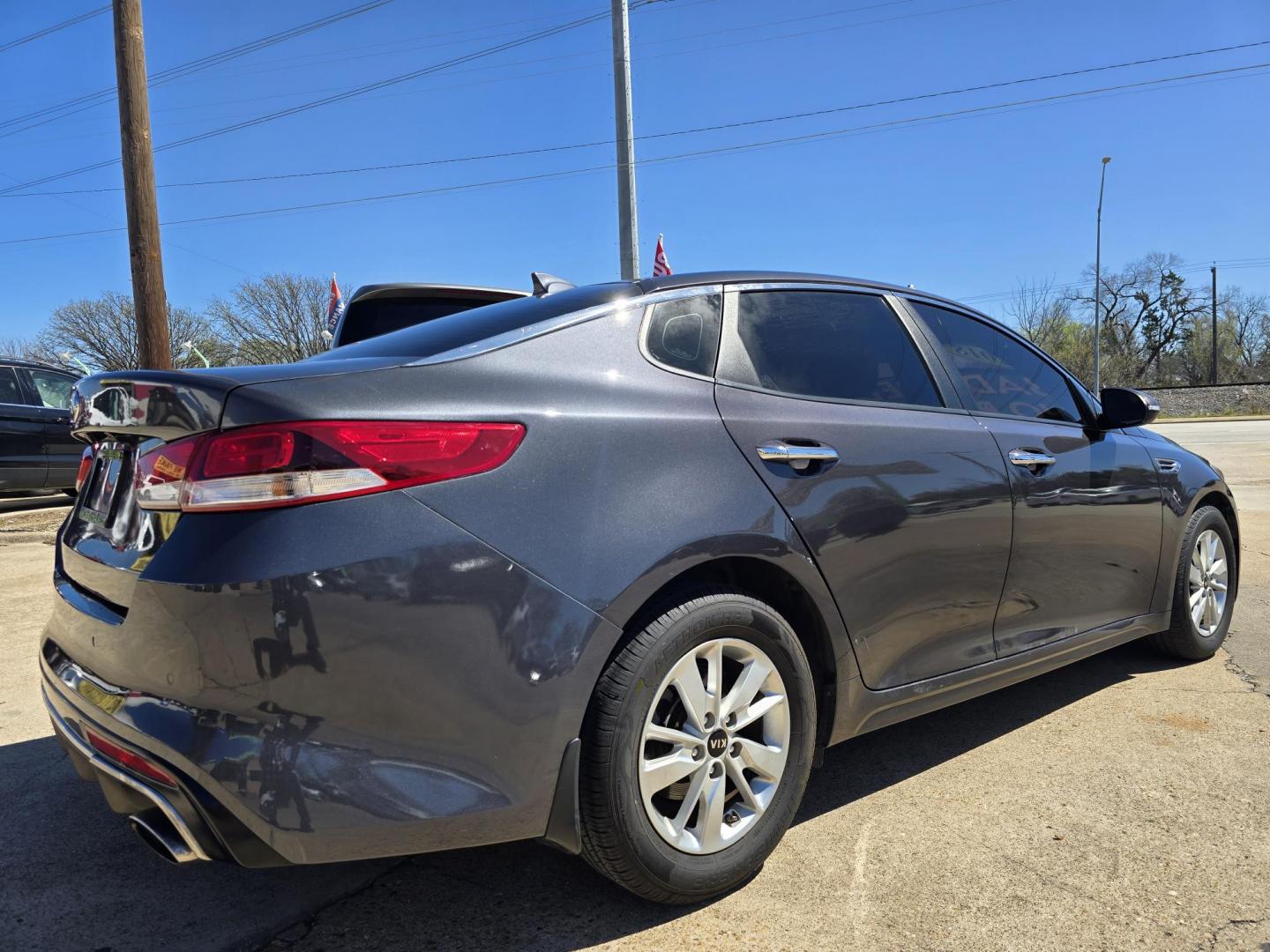 2018 GRAY Kia Optima LX (KNAGT4L38J5) with an 2.4L L4 DOHC 16V engine, 6A transmission, located at 2660 S.Garland Avenue, Garland, TX, 75041, (469) 298-3118, 32.885551, -96.655602 - Photo#2