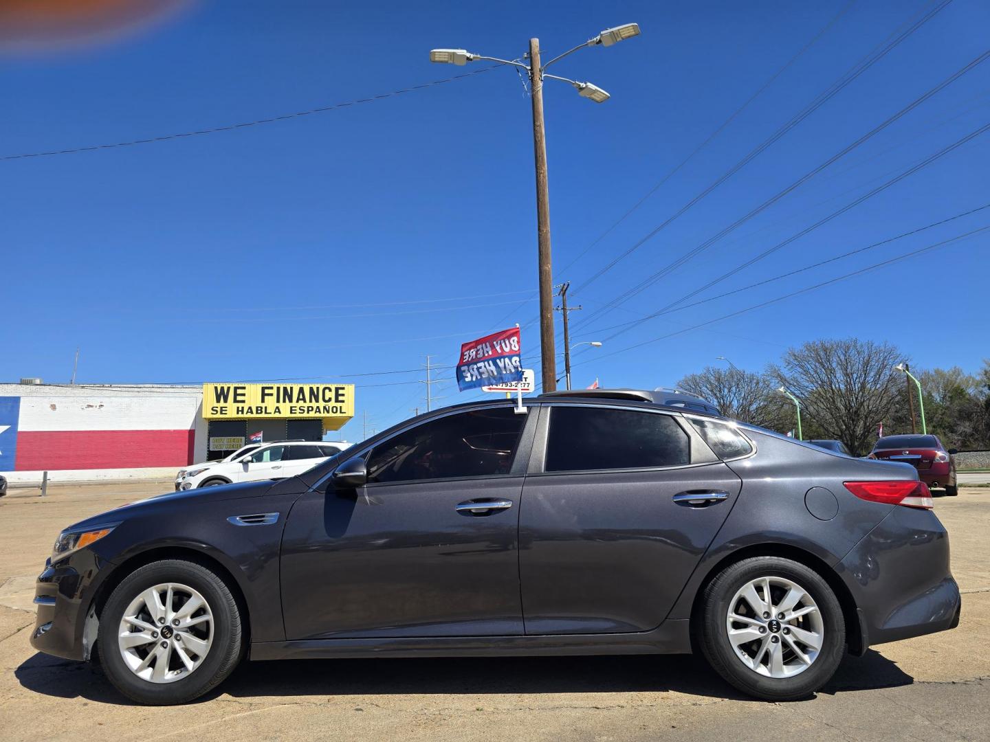 2018 GRAY Kia Optima LX (KNAGT4L38J5) with an 2.4L L4 DOHC 16V engine, 6A transmission, located at 2660 S.Garland Avenue, Garland, TX, 75041, (469) 298-3118, 32.885551, -96.655602 - Photo#5