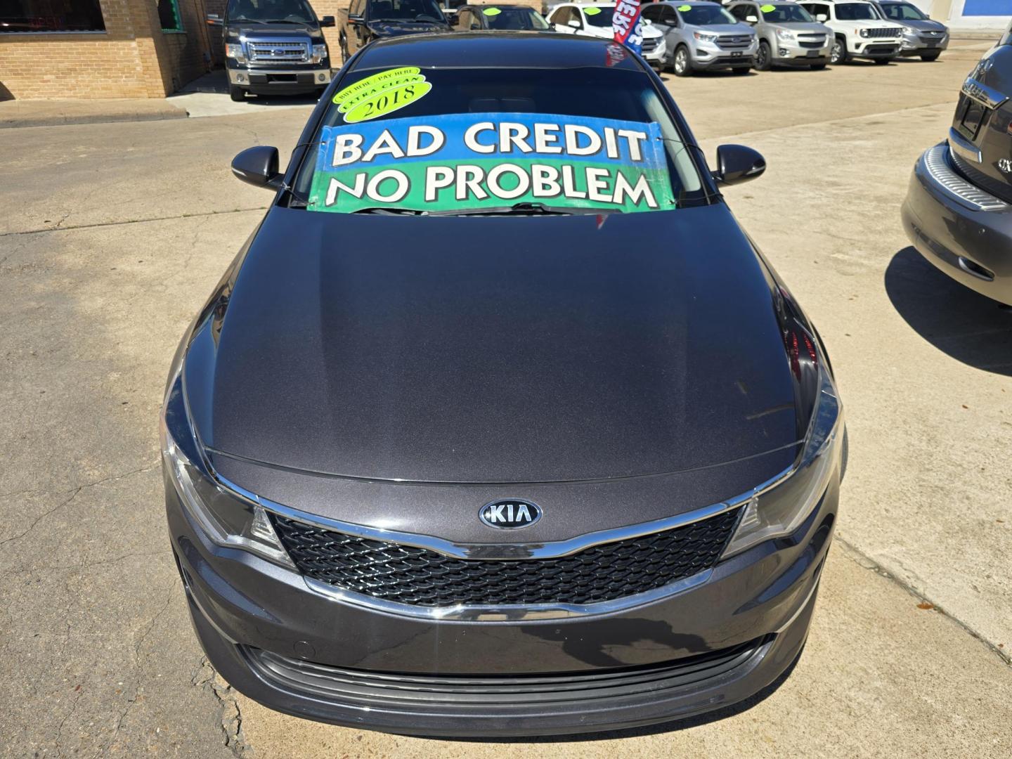 2018 GRAY Kia Optima LX (KNAGT4L38J5) with an 2.4L L4 DOHC 16V engine, 6A transmission, located at 2660 S.Garland Avenue, Garland, TX, 75041, (469) 298-3118, 32.885551, -96.655602 - Photo#7