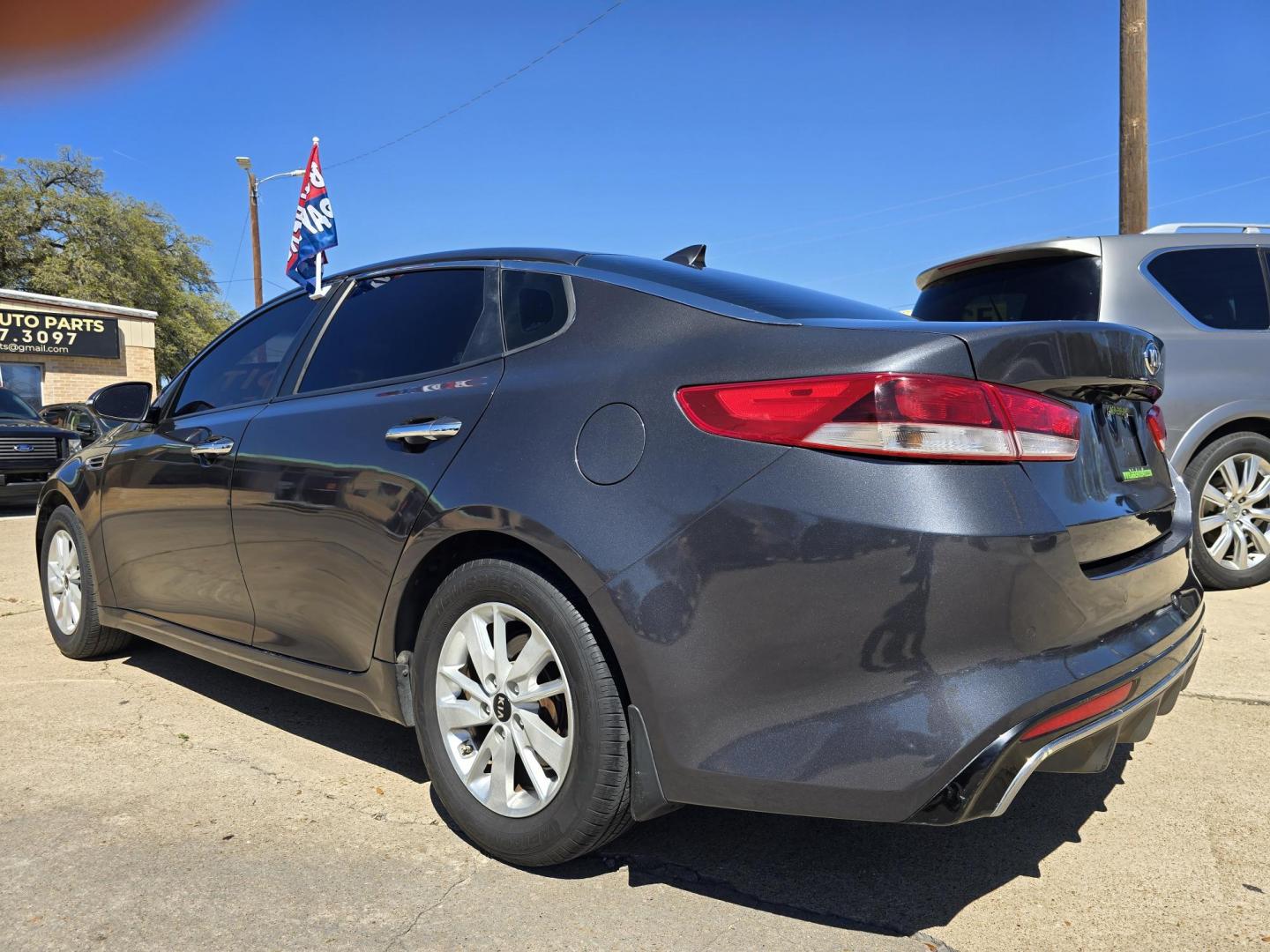 2018 GRAY Kia Optima LX (KNAGT4L38J5) with an 2.4L L4 DOHC 16V engine, 6A transmission, located at 2660 S.Garland Avenue, Garland, TX, 75041, (469) 298-3118, 32.885551, -96.655602 - Photo#4