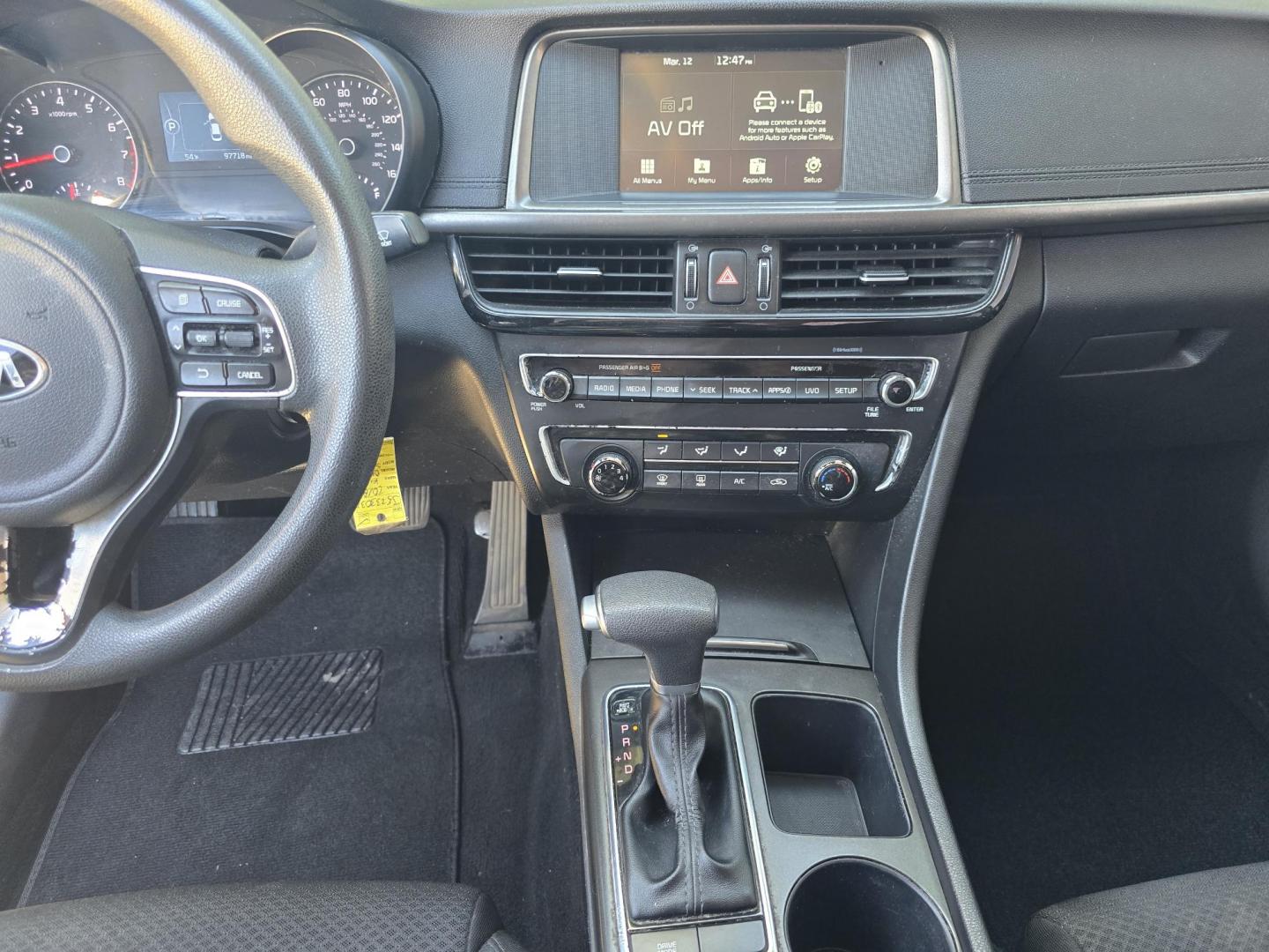 2018 GRAY Kia Optima LX (KNAGT4L38J5) with an 2.4L L4 DOHC 16V engine, 6A transmission, located at 2660 S.Garland Avenue, Garland, TX, 75041, (469) 298-3118, 32.885551, -96.655602 - Photo#11