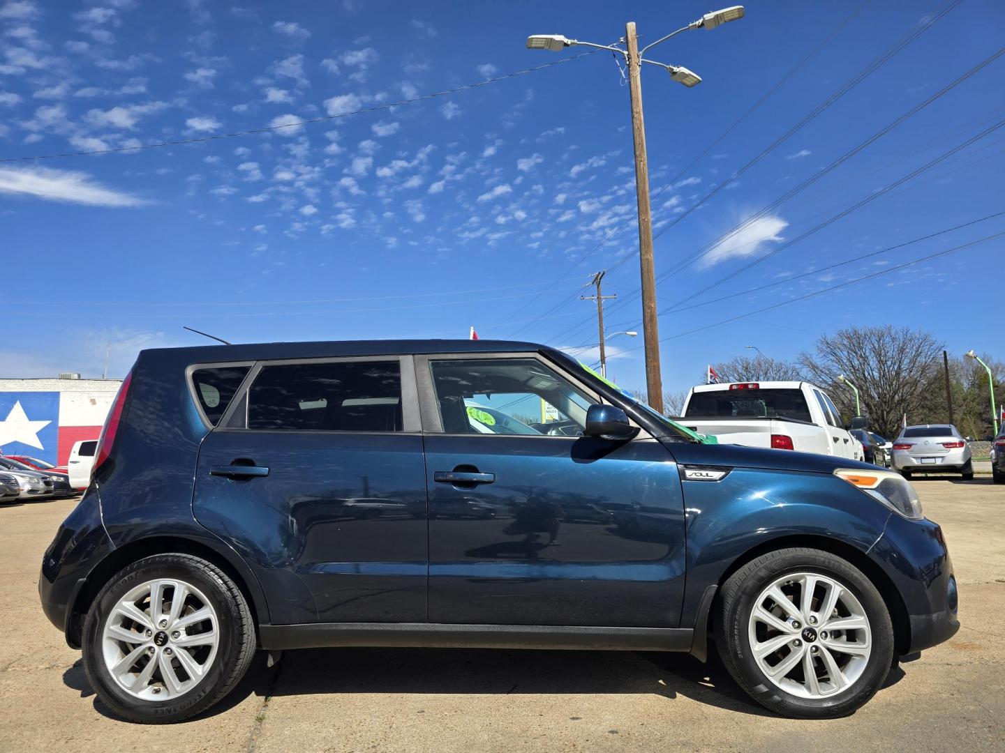 2018 BLUE Kia Soul + (KNDJP3A51J7) with an 2.0L L4 DOHC 16V engine, 6A transmission, located at 2660 S.Garland Avenue, Garland, TX, 75041, (469) 298-3118, 32.885551, -96.655602 - Photo#2