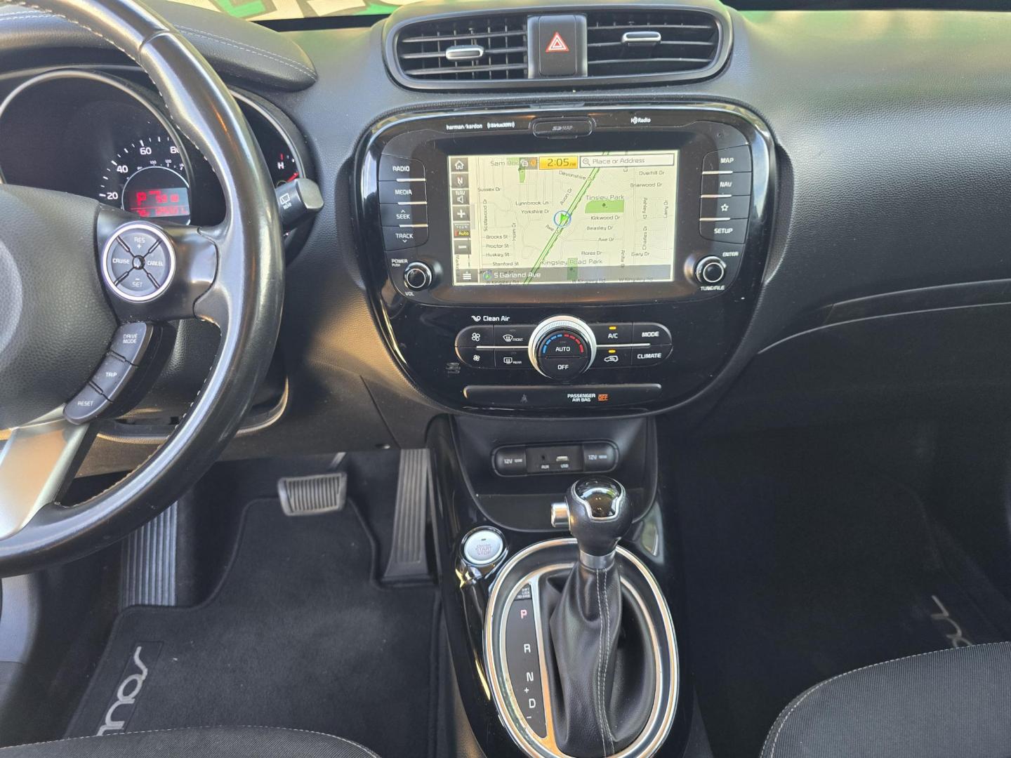 2018 BLUE Kia Soul + (KNDJP3A51J7) with an 2.0L L4 DOHC 16V engine, 6A transmission, located at 2660 S.Garland Avenue, Garland, TX, 75041, (469) 298-3118, 32.885551, -96.655602 - Photo#15