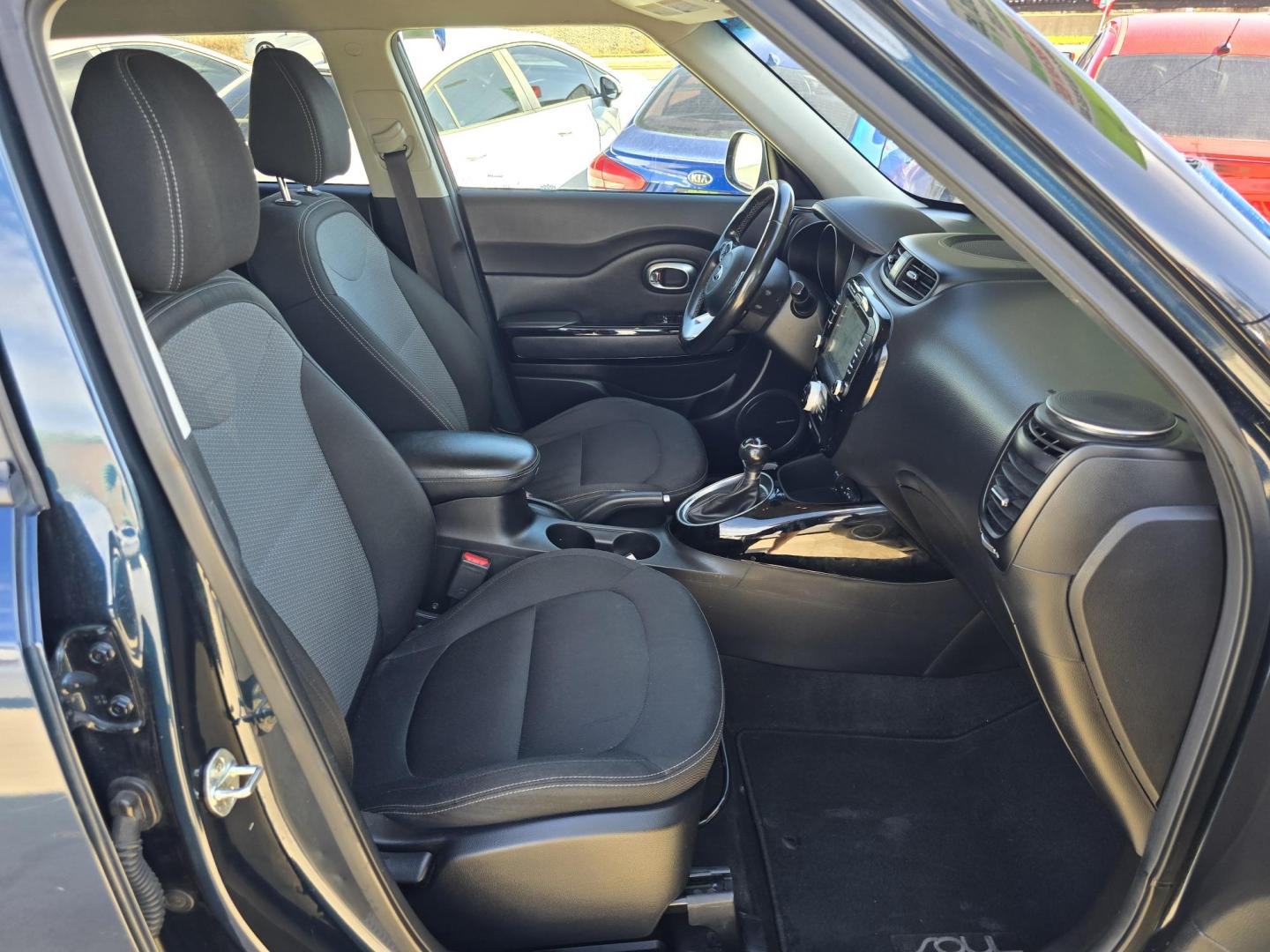 2018 BLUE Kia Soul + (KNDJP3A51J7) with an 2.0L L4 DOHC 16V engine, 6A transmission, located at 2660 S.Garland Avenue, Garland, TX, 75041, (469) 298-3118, 32.885551, -96.655602 - Photo#21