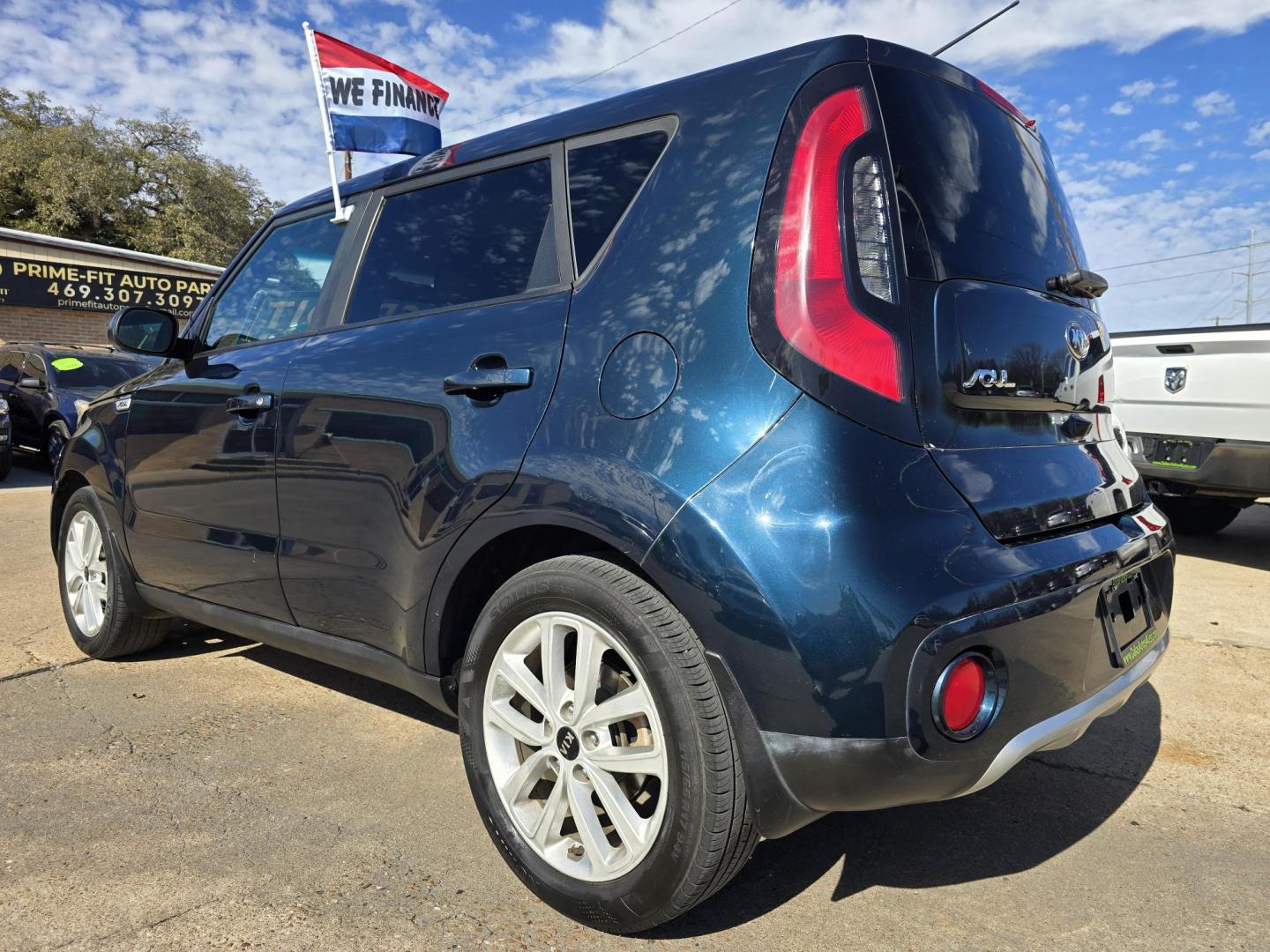 2018 BLUE Kia Soul + (KNDJP3A51J7) with an 2.0L L4 DOHC 16V engine, 6A transmission, located at 2660 S.Garland Avenue, Garland, TX, 75041, (469) 298-3118, 32.885551, -96.655602 - Photo#5