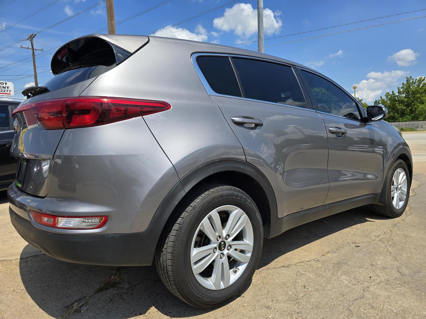 2018 SILVER Kia Sportage LX (KNDPM3AC1J7) with an 2.4L V6 DOHC 24V engine, 6A transmission, located at 2660 S.Garland Avenue, Garland, TX, 75041, (469) 298-3118, 32.885551, -96.655602 - Photo#3