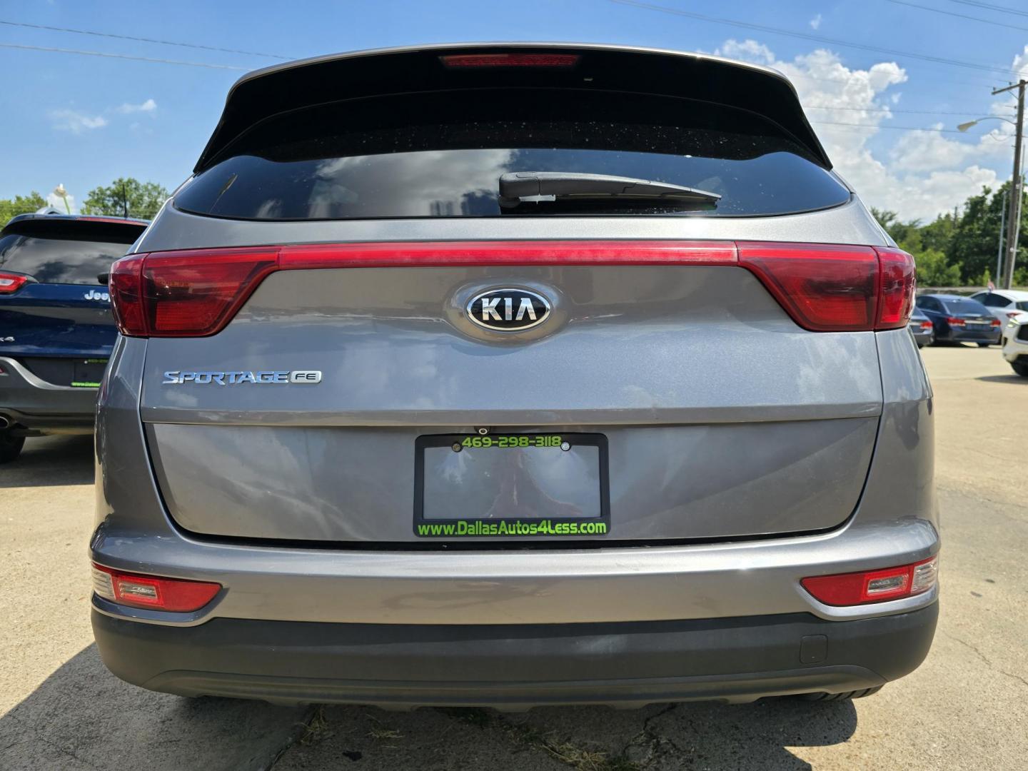 2018 SILVER Kia Sportage LX (KNDPM3AC1J7) with an 2.4L V6 DOHC 24V engine, 6A transmission, located at 2660 S.Garland Avenue, Garland, TX, 75041, (469) 298-3118, 32.885551, -96.655602 - Photo#4