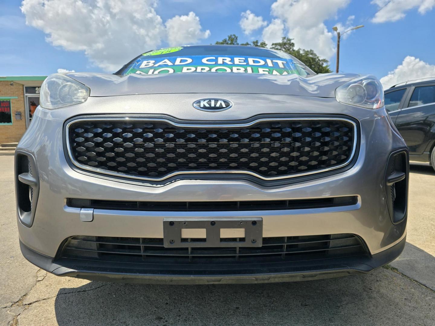 2018 SILVER Kia Sportage LX (KNDPM3AC1J7) with an 2.4L V6 DOHC 24V engine, 6A transmission, located at 2660 S.Garland Avenue, Garland, TX, 75041, (469) 298-3118, 32.885551, -96.655602 - Photo#9