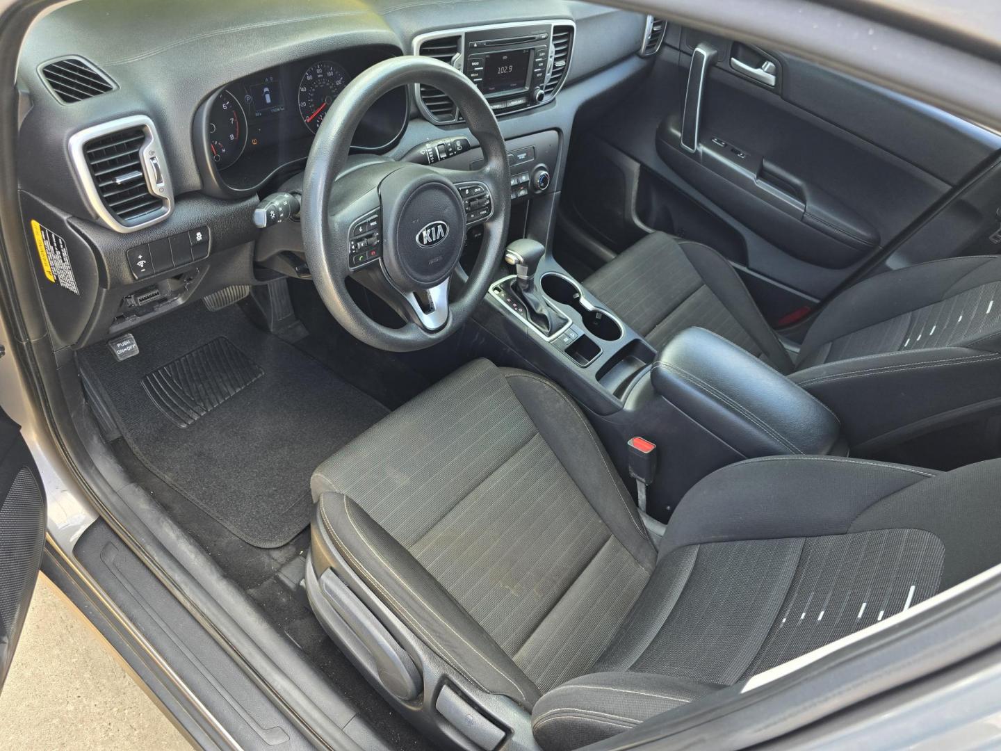 2018 SILVER Kia Sportage LX (KNDPM3AC1J7) with an 2.4L V6 DOHC 24V engine, 6A transmission, located at 2660 S.Garland Avenue, Garland, TX, 75041, (469) 298-3118, 32.885551, -96.655602 - Photo#10