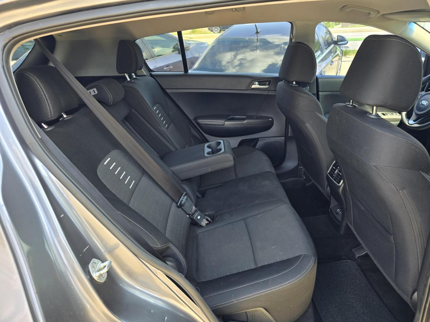2018 SILVER Kia Sportage LX (KNDPM3AC1J7) with an 2.4L V6 DOHC 24V engine, 6A transmission, located at 2660 S.Garland Avenue, Garland, TX, 75041, (469) 298-3118, 32.885551, -96.655602 - Photo#16