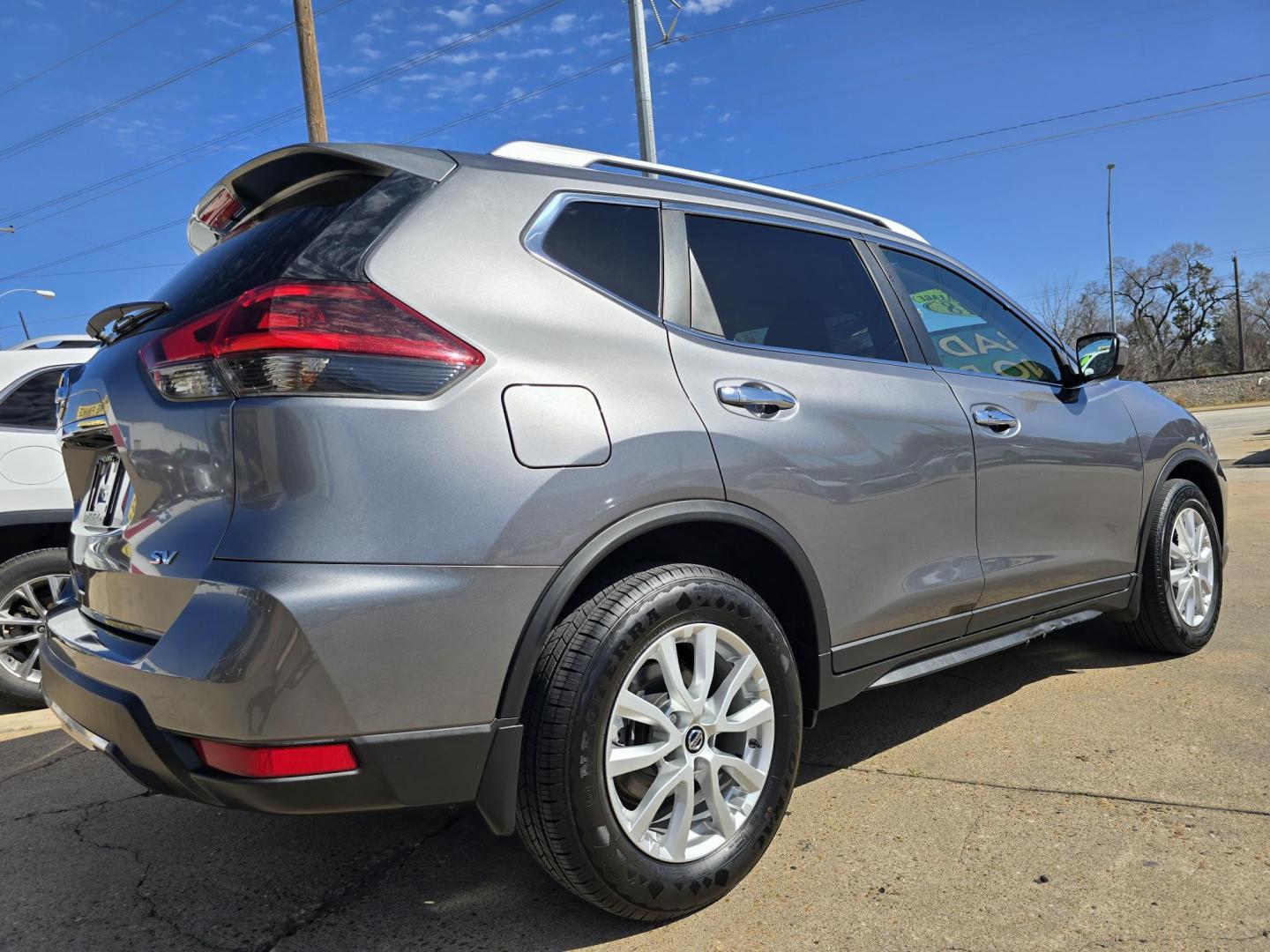 2018 GRAY Nissan Rogue SV (KNMAT2MT3JP) with an 2.5L L4 DOHC 16V engine, CVT transmission, located at 2660 S.Garland Avenue, Garland, TX, 75041, (469) 298-3118, 32.885551, -96.655602 - Photo#3