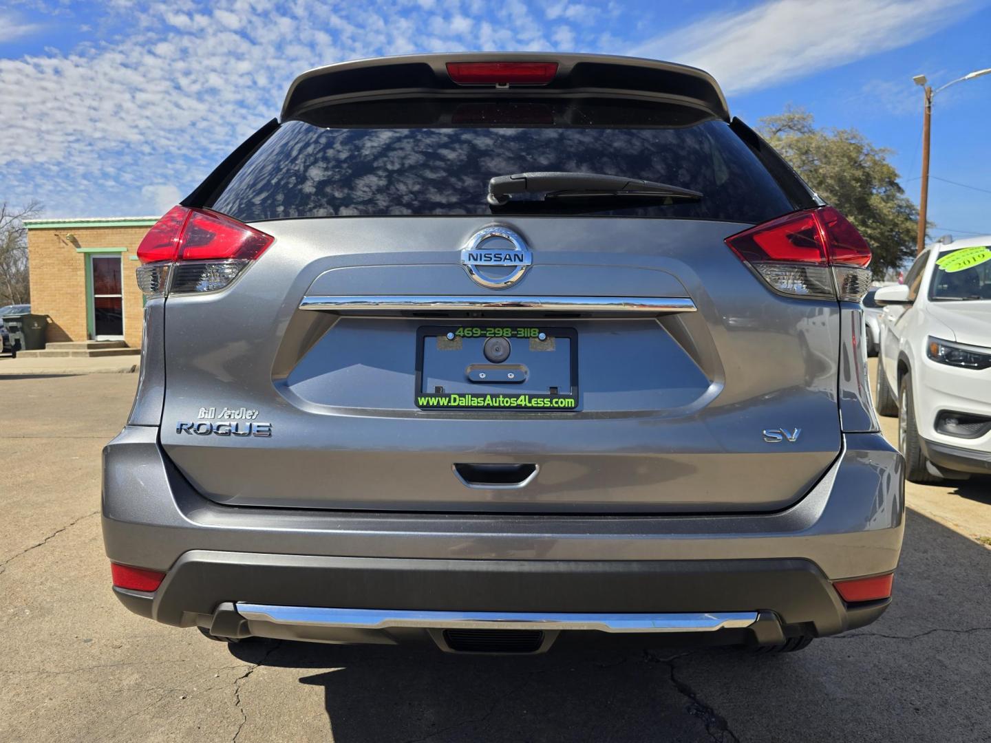 2018 GRAY Nissan Rogue SV (KNMAT2MT3JP) with an 2.5L L4 DOHC 16V engine, CVT transmission, located at 2660 S.Garland Avenue, Garland, TX, 75041, (469) 298-3118, 32.885551, -96.655602 - Photo#4