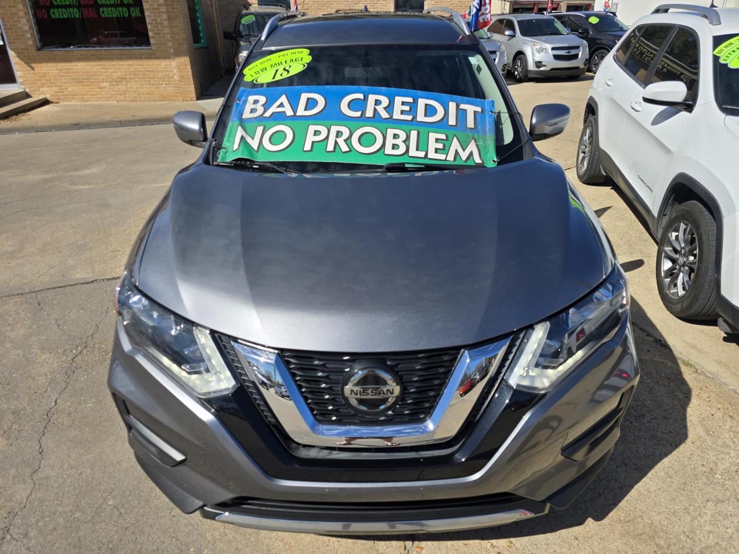 2018 GRAY Nissan Rogue SV (KNMAT2MT3JP) with an 2.5L L4 DOHC 16V engine, CVT transmission, located at 2660 S.Garland Avenue, Garland, TX, 75041, (469) 298-3118, 32.885551, -96.655602 - Photo#8