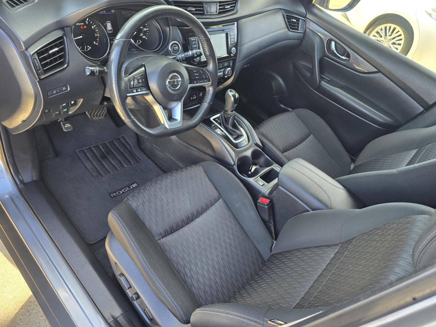 2018 GRAY Nissan Rogue SV (KNMAT2MT3JP) with an 2.5L L4 DOHC 16V engine, CVT transmission, located at 2660 S.Garland Avenue, Garland, TX, 75041, (469) 298-3118, 32.885551, -96.655602 - Photo#10