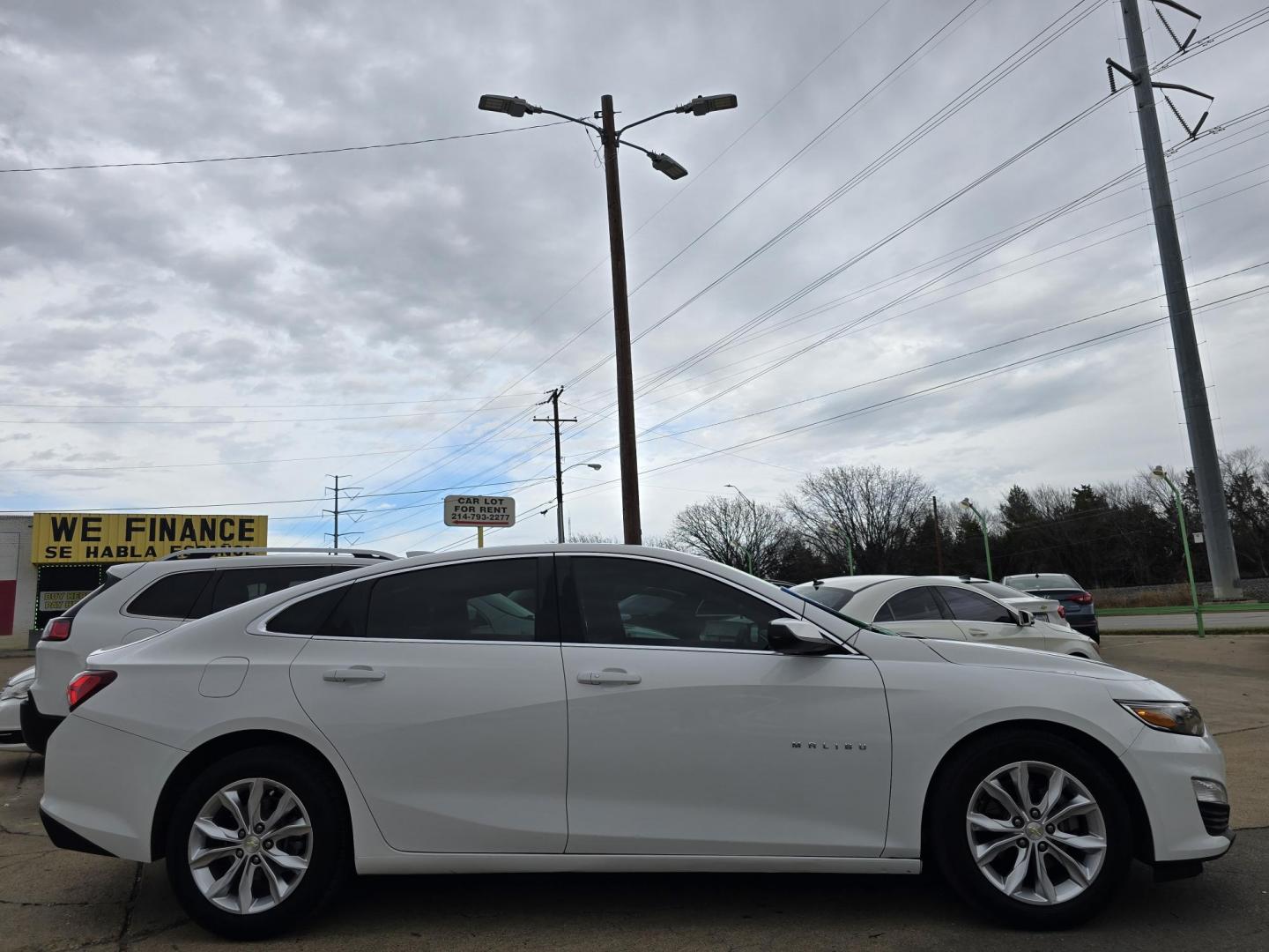 2019 WHITE Chevrolet Malibu LT (1G1ZD5STXKF) with an 1.5L L4 DOHC 16V engine, 6A transmission, located at 2660 S.Garland Avenue, Garland, TX, 75041, (469) 298-3118, 32.885551, -96.655602 - Photo#2