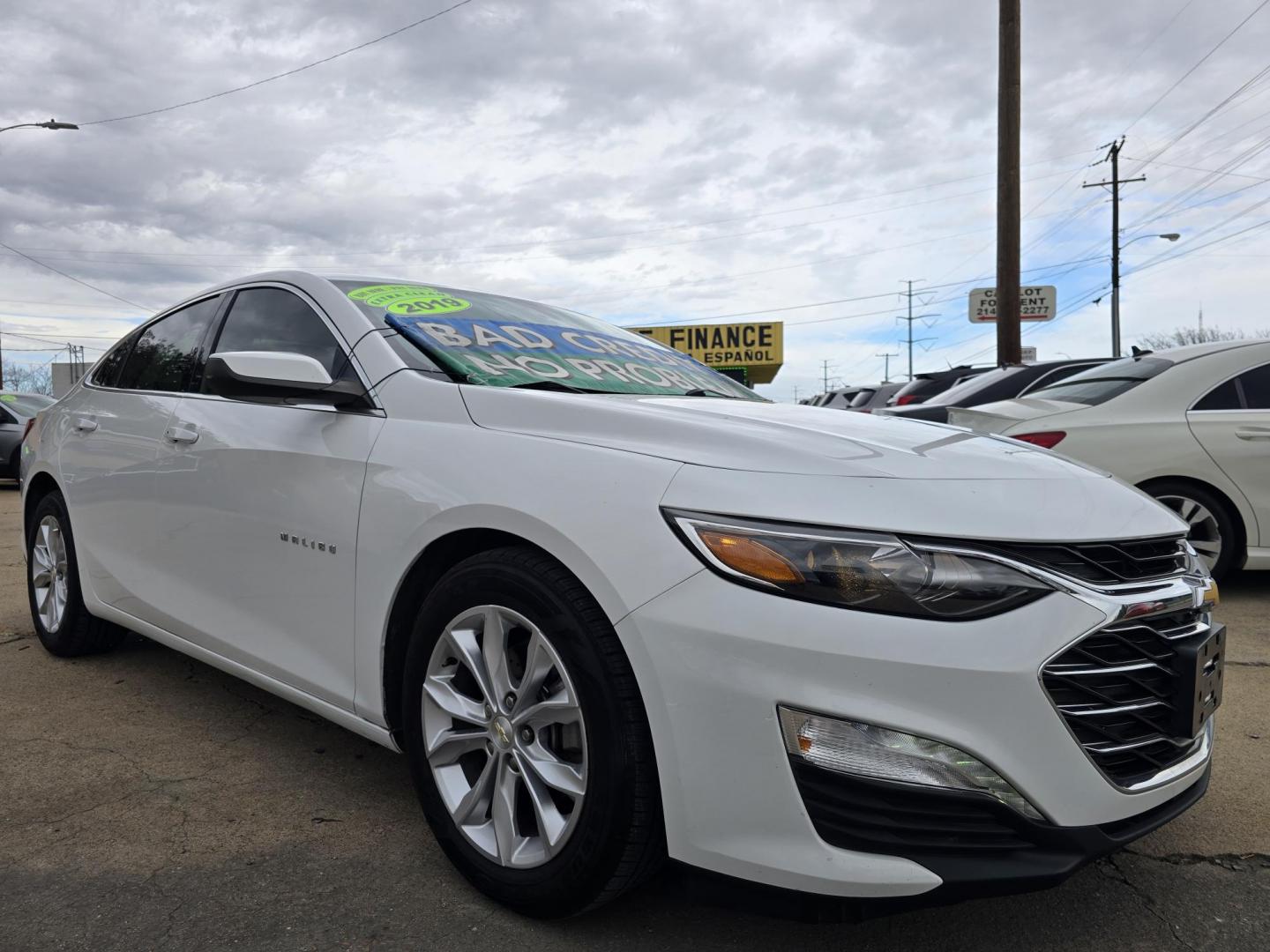 2019 WHITE Chevrolet Malibu LT (1G1ZD5STXKF) with an 1.5L L4 DOHC 16V engine, 6A transmission, located at 2660 S.Garland Avenue, Garland, TX, 75041, (469) 298-3118, 32.885551, -96.655602 - Photo#1
