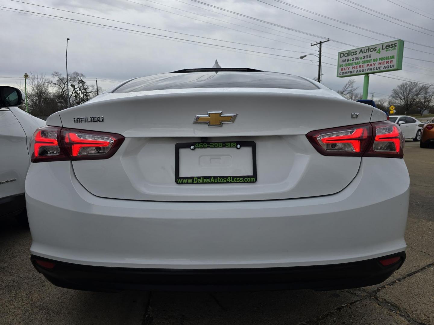 2019 WHITE Chevrolet Malibu LT (1G1ZD5STXKF) with an 1.5L L4 DOHC 16V engine, 6A transmission, located at 2660 S.Garland Avenue, Garland, TX, 75041, (469) 298-3118, 32.885551, -96.655602 - Photo#4