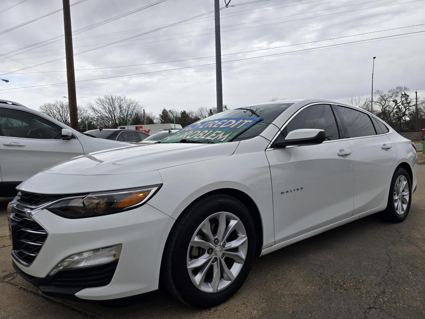 2019 WHITE Chevrolet Malibu LT (1G1ZD5STXKF) with an 1.5L L4 DOHC 16V engine, 6A transmission, located at 2660 S.Garland Avenue, Garland, TX, 75041, (469) 298-3118, 32.885551, -96.655602 - Photo#7