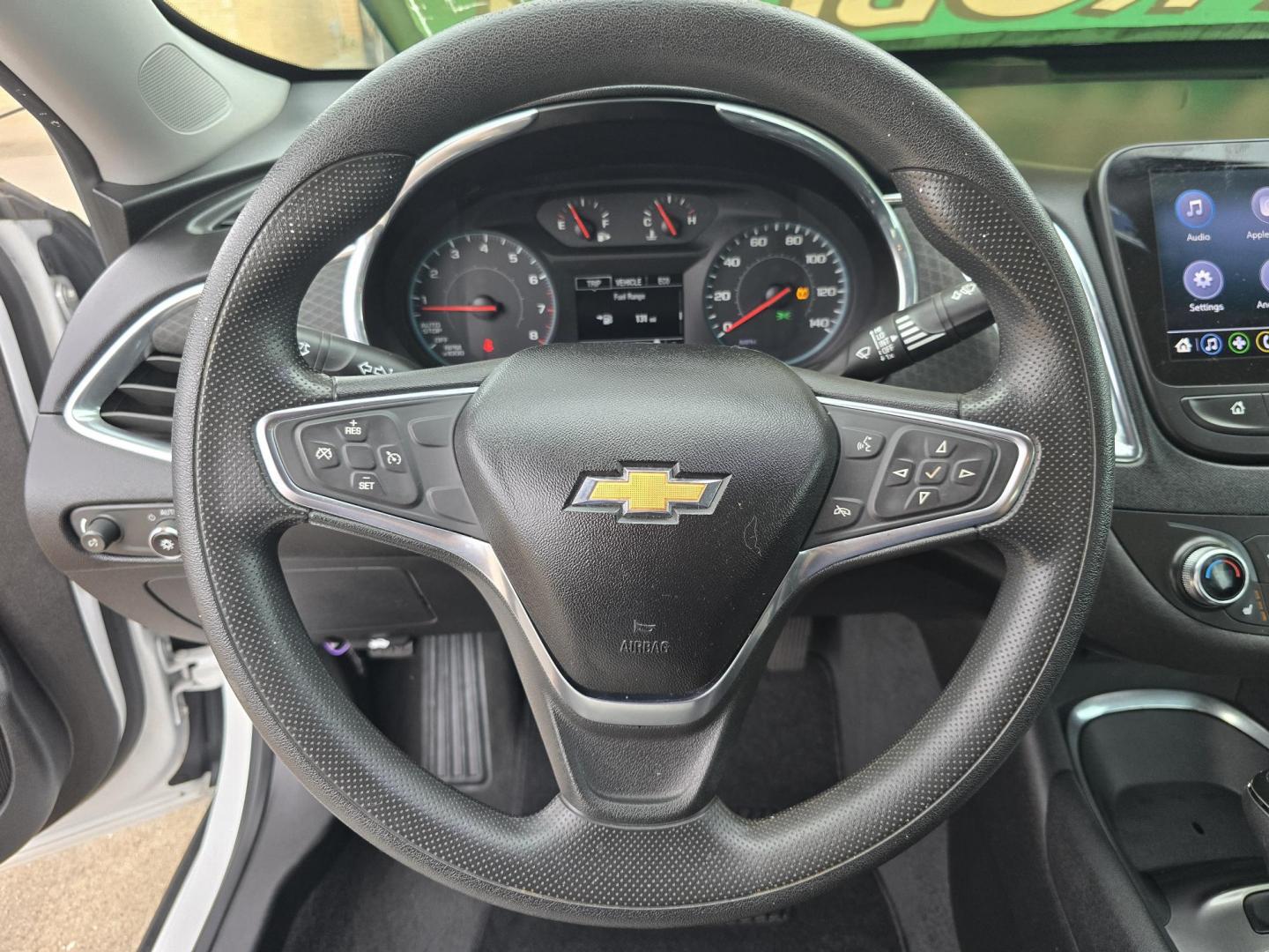 2019 WHITE Chevrolet Malibu LT (1G1ZD5STXKF) with an 1.5L L4 DOHC 16V engine, 6A transmission, located at 2660 S.Garland Avenue, Garland, TX, 75041, (469) 298-3118, 32.885551, -96.655602 - Photo#12