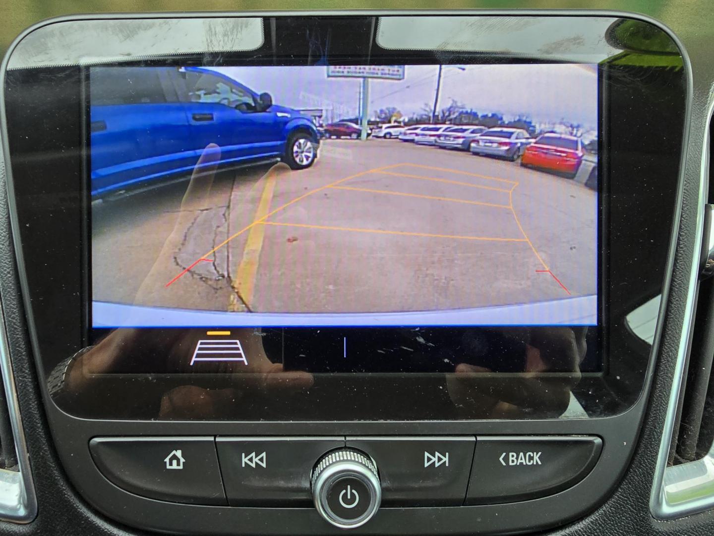 2019 WHITE Chevrolet Malibu LT (1G1ZD5STXKF) with an 1.5L L4 DOHC 16V engine, 6A transmission, located at 2660 S.Garland Avenue, Garland, TX, 75041, (469) 298-3118, 32.885551, -96.655602 - Photo#16