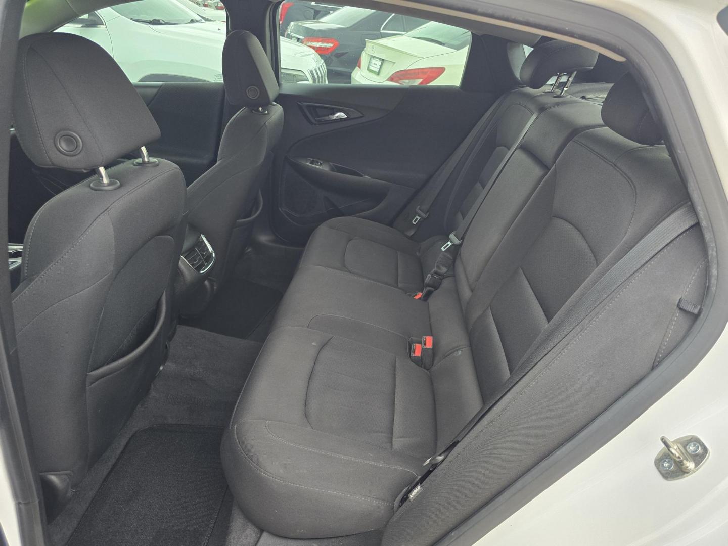 2019 WHITE Chevrolet Malibu LT (1G1ZD5STXKF) with an 1.5L L4 DOHC 16V engine, 6A transmission, located at 2660 S.Garland Avenue, Garland, TX, 75041, (469) 298-3118, 32.885551, -96.655602 - Photo#18