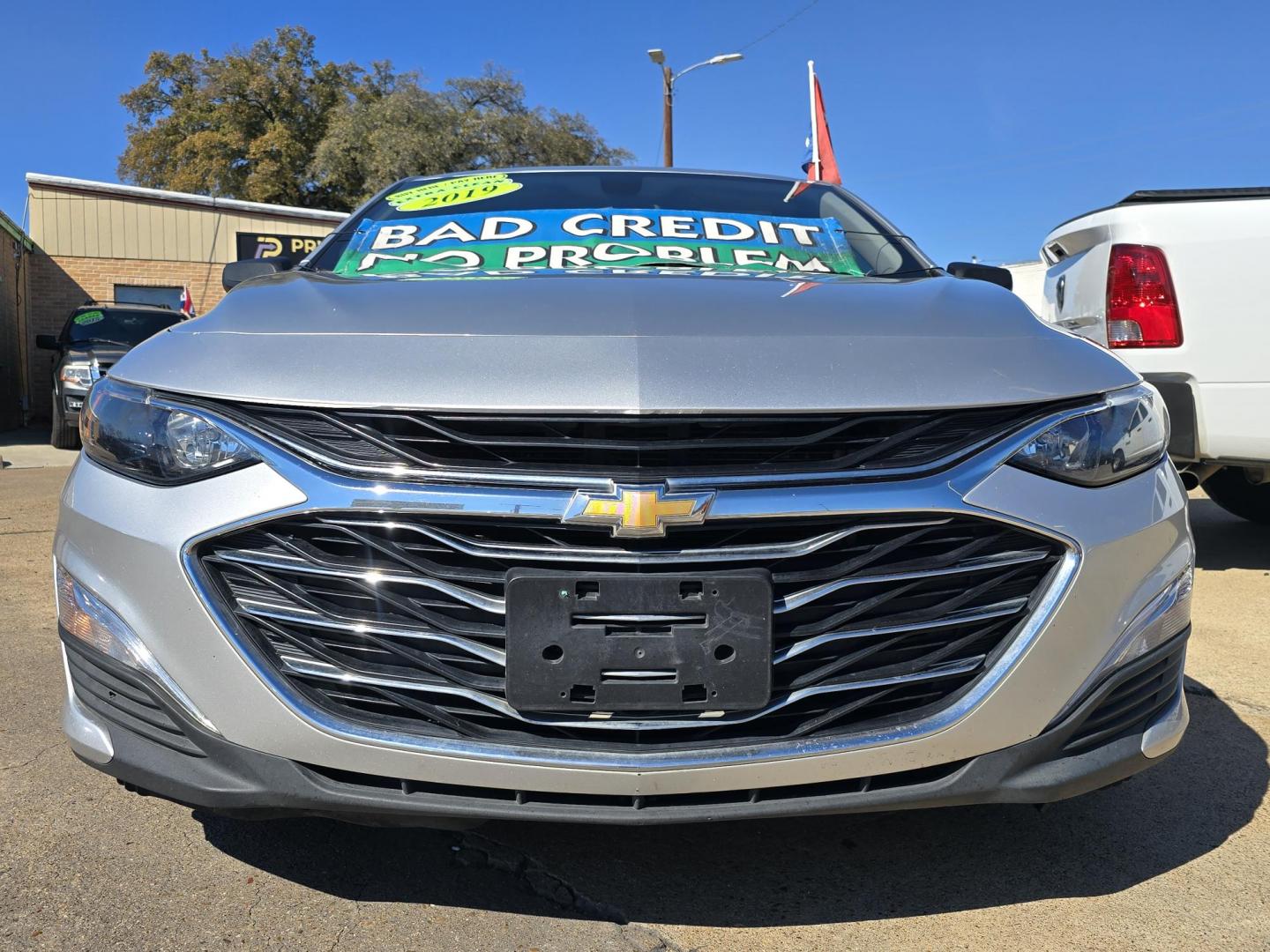 2019 SILVER Chevrolet Malibu LS (1G1ZB5ST2KF) with an 1.5L L4 DOHC 16V engine, 6A transmission, located at 2660 S.Garland Avenue, Garland, TX, 75041, (469) 298-3118, 32.885551, -96.655602 - Photo#9