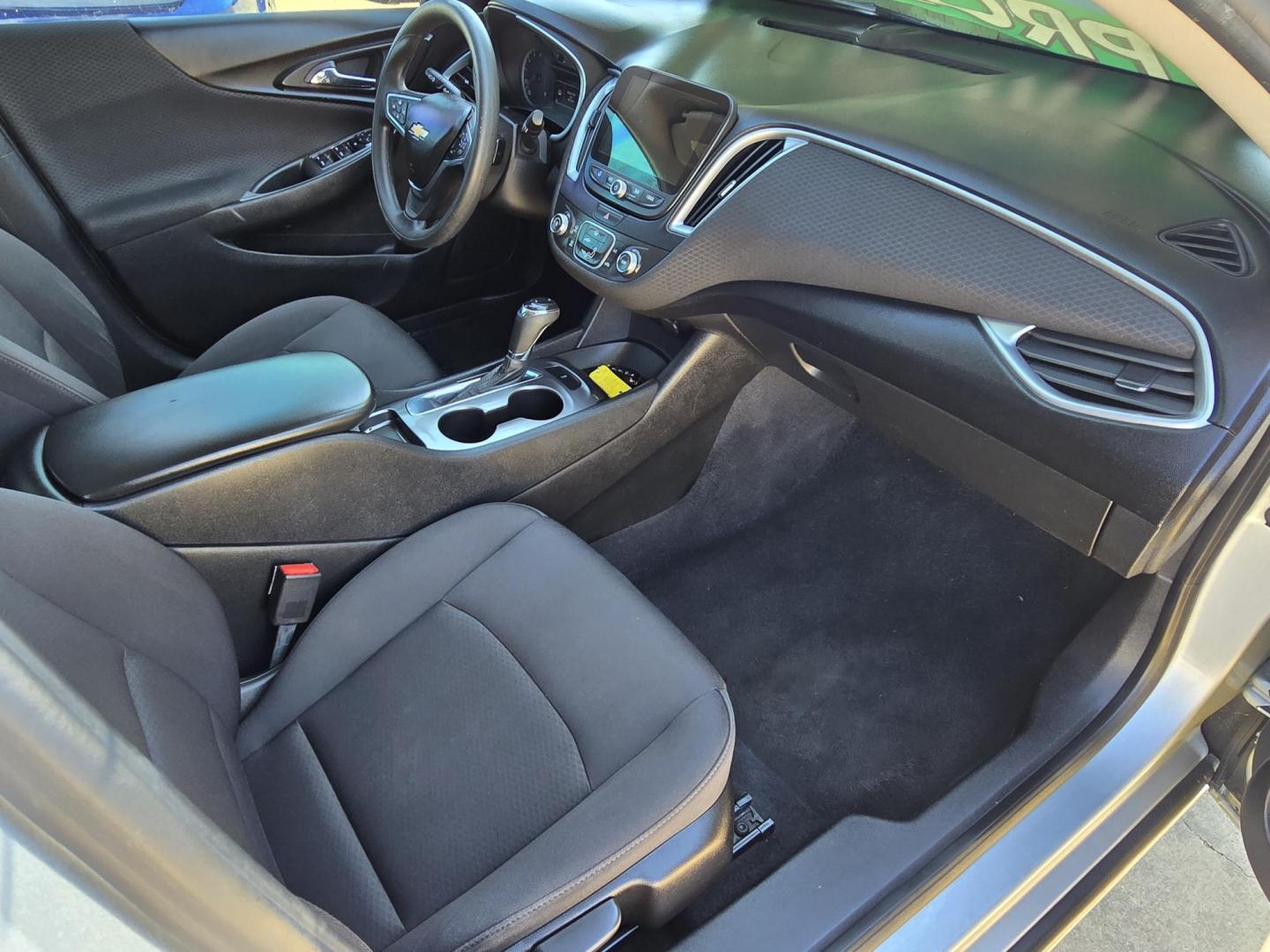 2019 SILVER Chevrolet Malibu LS (1G1ZB5ST2KF) with an 1.5L L4 DOHC 16V engine, 6A transmission, located at 2660 S.Garland Avenue, Garland, TX, 75041, (469) 298-3118, 32.885551, -96.655602 - Photo#19