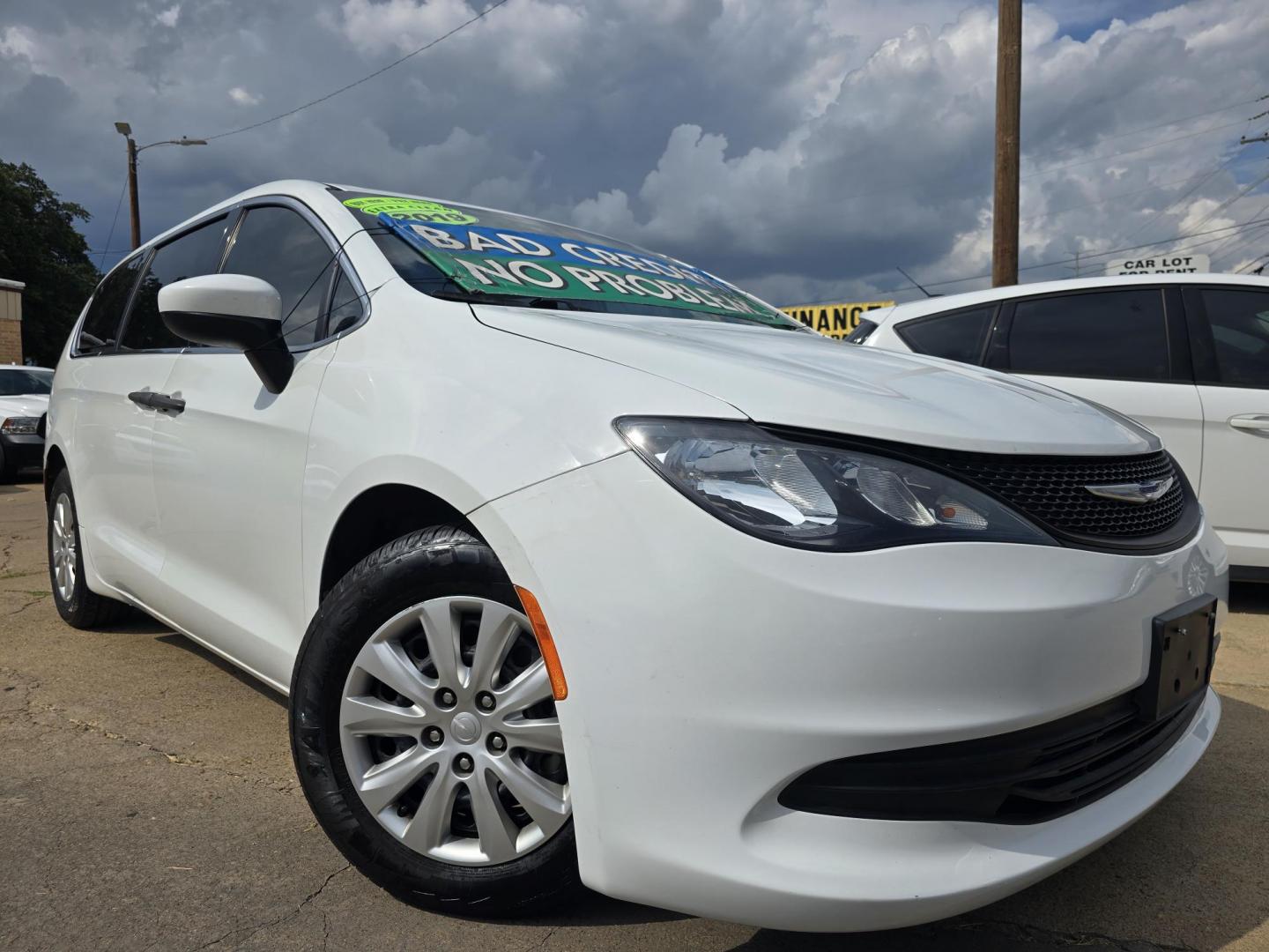 2019 WHITE Chrysler Pacifica L (2C4RC1AG3KR) , AUTO transmission, located at 2660 S.Garland Avenue, Garland, TX, 75041, (469) 298-3118, 32.885551, -96.655602 - Welcome to DallasAutos4Less, one of the Premier BUY HERE PAY HERE Dealers in the North Dallas Area. We specialize in financing to people with NO CREDIT or BAD CREDIT. We need proof of income, proof of residence, and a ID. Come buy your new car from us today!! This is a very well cared for 2013 CH - Photo#0
