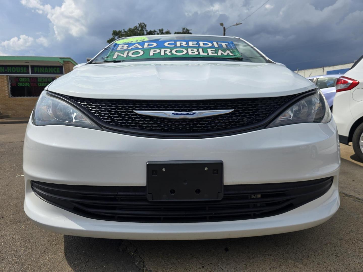 2019 WHITE Chrysler Pacifica L (2C4RC1AG3KR) , AUTO transmission, located at 2660 S.Garland Avenue, Garland, TX, 75041, (469) 298-3118, 32.885551, -96.655602 - Welcome to DallasAutos4Less, one of the Premier BUY HERE PAY HERE Dealers in the North Dallas Area. We specialize in financing to people with NO CREDIT or BAD CREDIT. We need proof of income, proof of residence, and a ID. Come buy your new car from us today!! This is a very well cared for 2013 CH - Photo#9