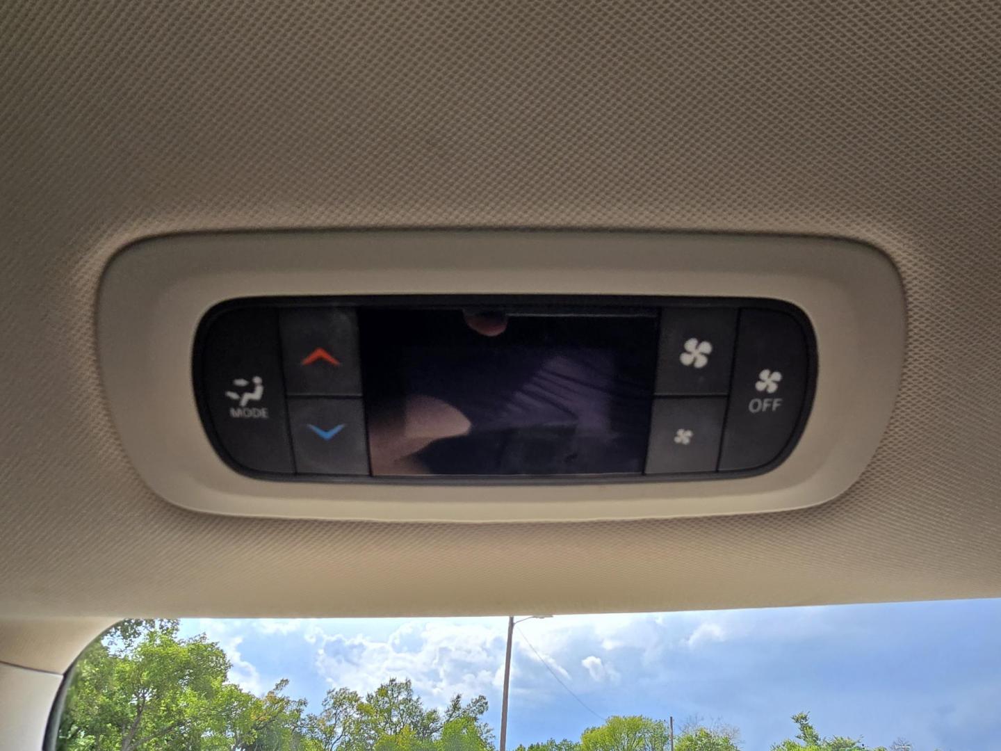 2019 WHITE Chrysler Pacifica L (2C4RC1AG3KR) , AUTO transmission, located at 2660 S.Garland Avenue, Garland, TX, 75041, (469) 298-3118, 32.885551, -96.655602 - Welcome to DallasAutos4Less, one of the Premier BUY HERE PAY HERE Dealers in the North Dallas Area. We specialize in financing to people with NO CREDIT or BAD CREDIT. We need proof of income, proof of residence, and a ID. Come buy your new car from us today!! This is a very well cared for 2013 CH - Photo#17