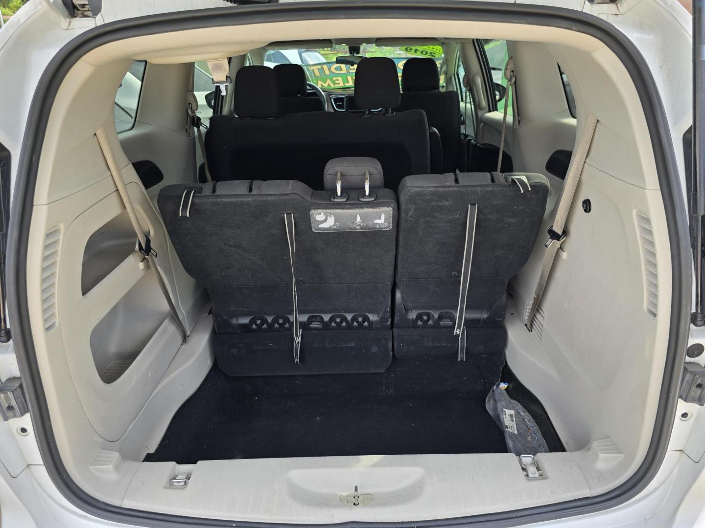 2019 WHITE Chrysler Pacifica L (2C4RC1AG3KR) , AUTO transmission, located at 2660 S.Garland Avenue, Garland, TX, 75041, (469) 298-3118, 32.885551, -96.655602 - Welcome to DallasAutos4Less, one of the Premier BUY HERE PAY HERE Dealers in the North Dallas Area. We specialize in financing to people with NO CREDIT or BAD CREDIT. We need proof of income, proof of residence, and a ID. Come buy your new car from us today!! This is a very well cared for 2013 CH - Photo#18