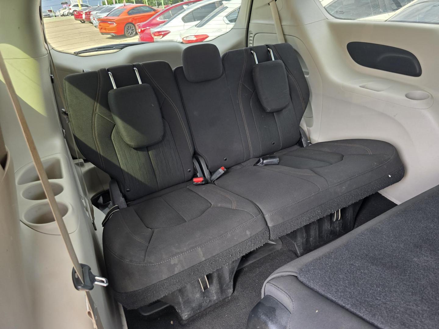 2019 WHITE Chrysler Pacifica L (2C4RC1AG3KR) , AUTO transmission, located at 2660 S.Garland Avenue, Garland, TX, 75041, (469) 298-3118, 32.885551, -96.655602 - Welcome to DallasAutos4Less, one of the Premier BUY HERE PAY HERE Dealers in the North Dallas Area. We specialize in financing to people with NO CREDIT or BAD CREDIT. We need proof of income, proof of residence, and a ID. Come buy your new car from us today!! This is a very well cared for 2013 CH - Photo#19