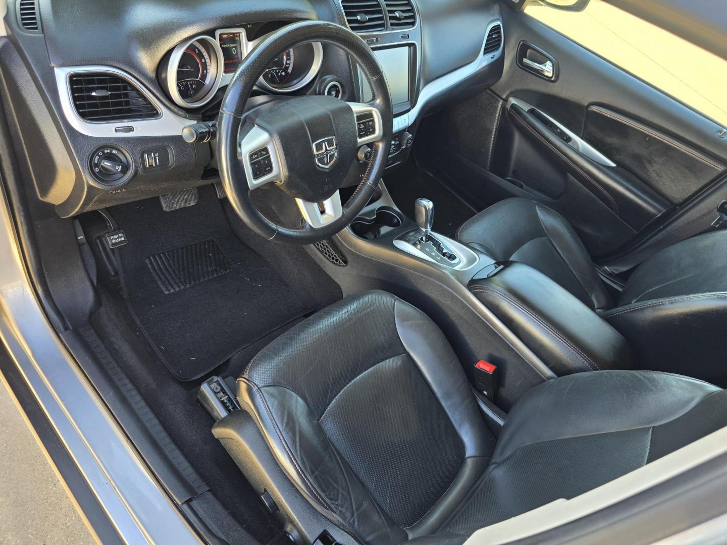 2019 GRAY /BLACK Dodge Journey GT (3C4PDCEG6KT) with an 3.6L V6 DOHC 24V engine, 6A transmission, located at 2660 S.Garland Avenue, Garland, TX, 75041, (469) 298-3118, 32.885551, -96.655602 - Photo#11