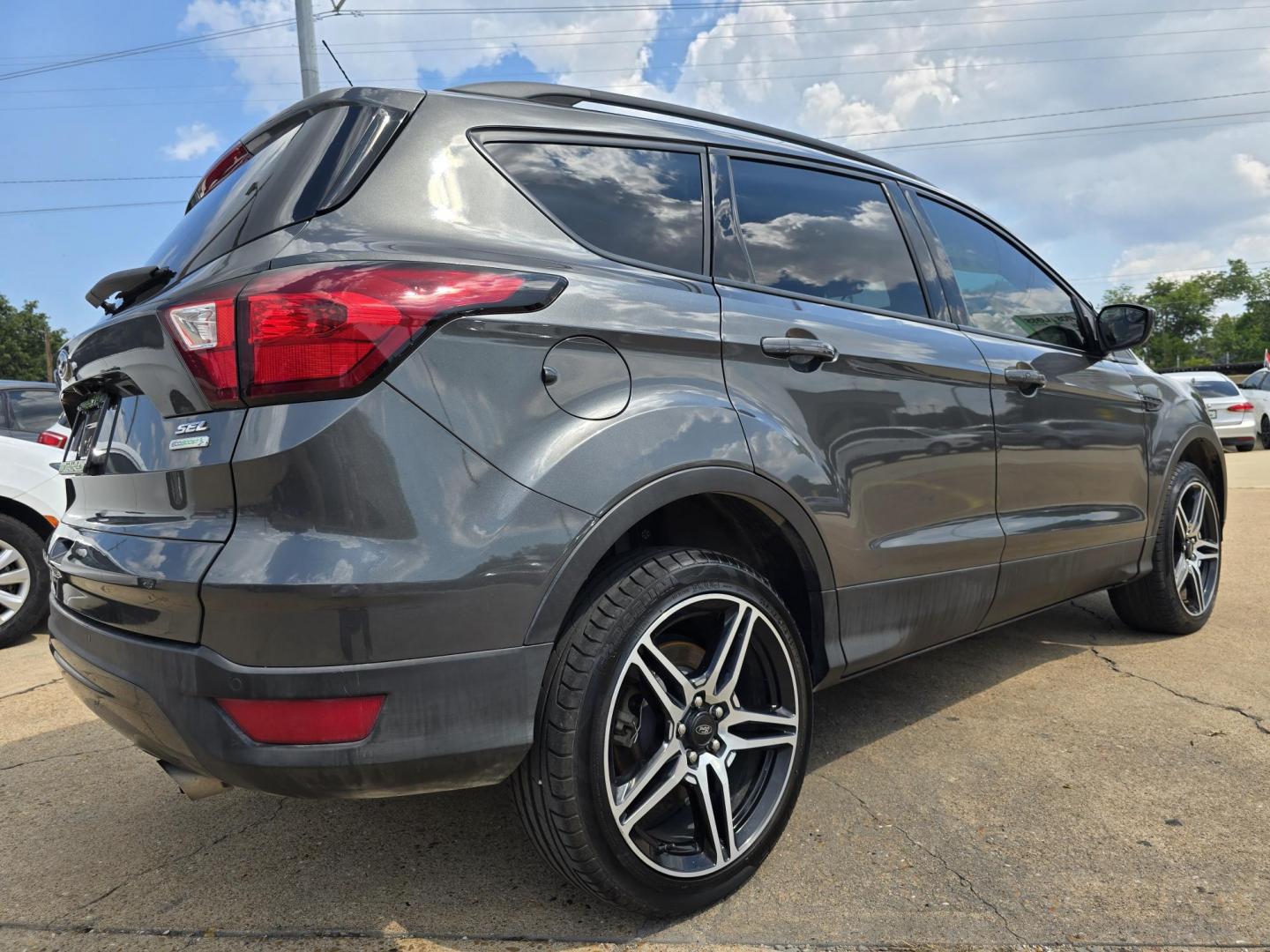 2019 GRAY Ford Escape SEL (1FMCU0HD2KU) , AUTO transmission, located at 2660 S.Garland Avenue, Garland, TX, 75041, (469) 298-3118, 32.885551, -96.655602 - Welcome to DallasAutos4Less, one of the Premier BUY HERE PAY HERE Dealers in the North Dallas Area. We specialize in financing to people with NO CREDIT or BAD CREDIT. We need proof of income, proof of residence, and a ID. Come buy your new car from us today!! This is a Super Clean 2019 FORD ESCAP - Photo#3