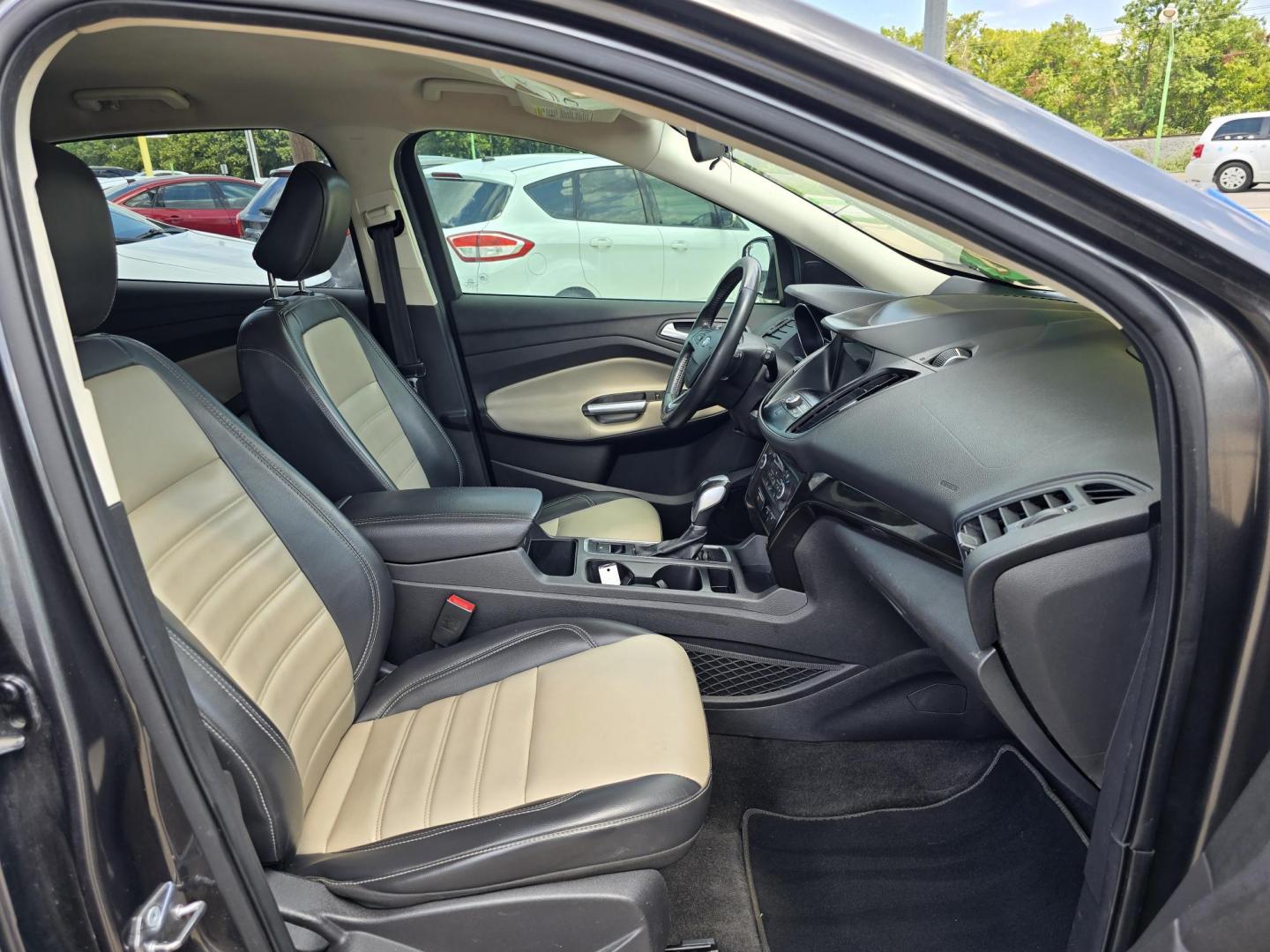 2019 GRAY Ford Escape SEL (1FMCU0HD2KU) , AUTO transmission, located at 2660 S.Garland Avenue, Garland, TX, 75041, (469) 298-3118, 32.885551, -96.655602 - Welcome to DallasAutos4Less, one of the Premier BUY HERE PAY HERE Dealers in the North Dallas Area. We specialize in financing to people with NO CREDIT or BAD CREDIT. We need proof of income, proof of residence, and a ID. Come buy your new car from us today!! This is a Super Clean 2019 FORD ESCAP - Photo#19