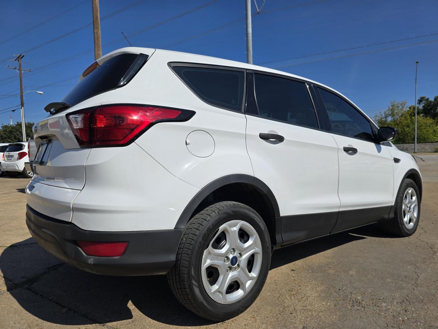 2019 WHITE Ford Escape S (1FMCU0F71KU) with an 2.5L L4 DOHC 16V engine, 6A transmission, located at 2660 S.Garland Avenue, Garland, TX, 75041, (469) 298-3118, 32.885551, -96.655602 - Photo#3