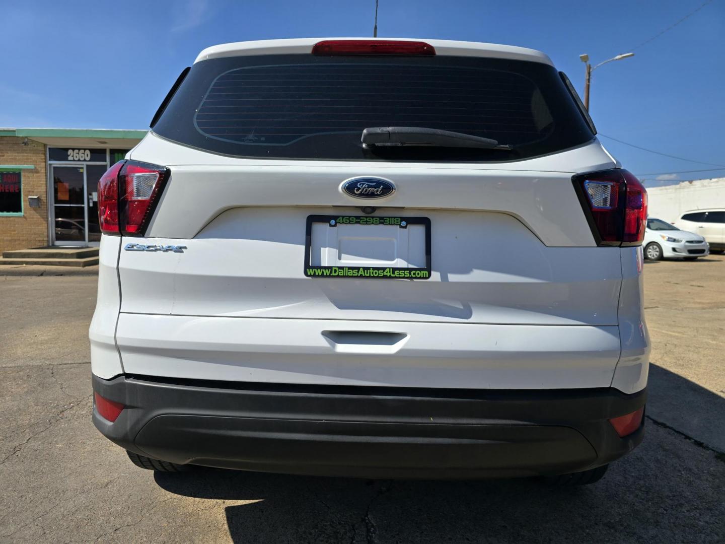 2019 WHITE Ford Escape S (1FMCU0F71KU) with an 2.5L L4 DOHC 16V engine, 6A transmission, located at 2660 S.Garland Avenue, Garland, TX, 75041, (469) 298-3118, 32.885551, -96.655602 - Photo#4