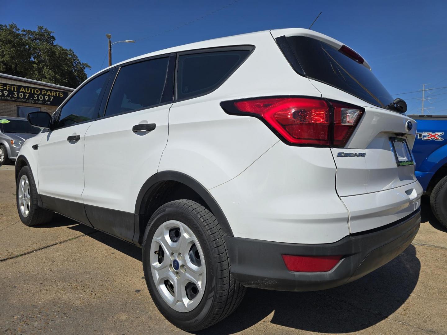 2019 WHITE Ford Escape S (1FMCU0F71KU) with an 2.5L L4 DOHC 16V engine, 6A transmission, located at 2660 S.Garland Avenue, Garland, TX, 75041, (469) 298-3118, 32.885551, -96.655602 - Photo#5
