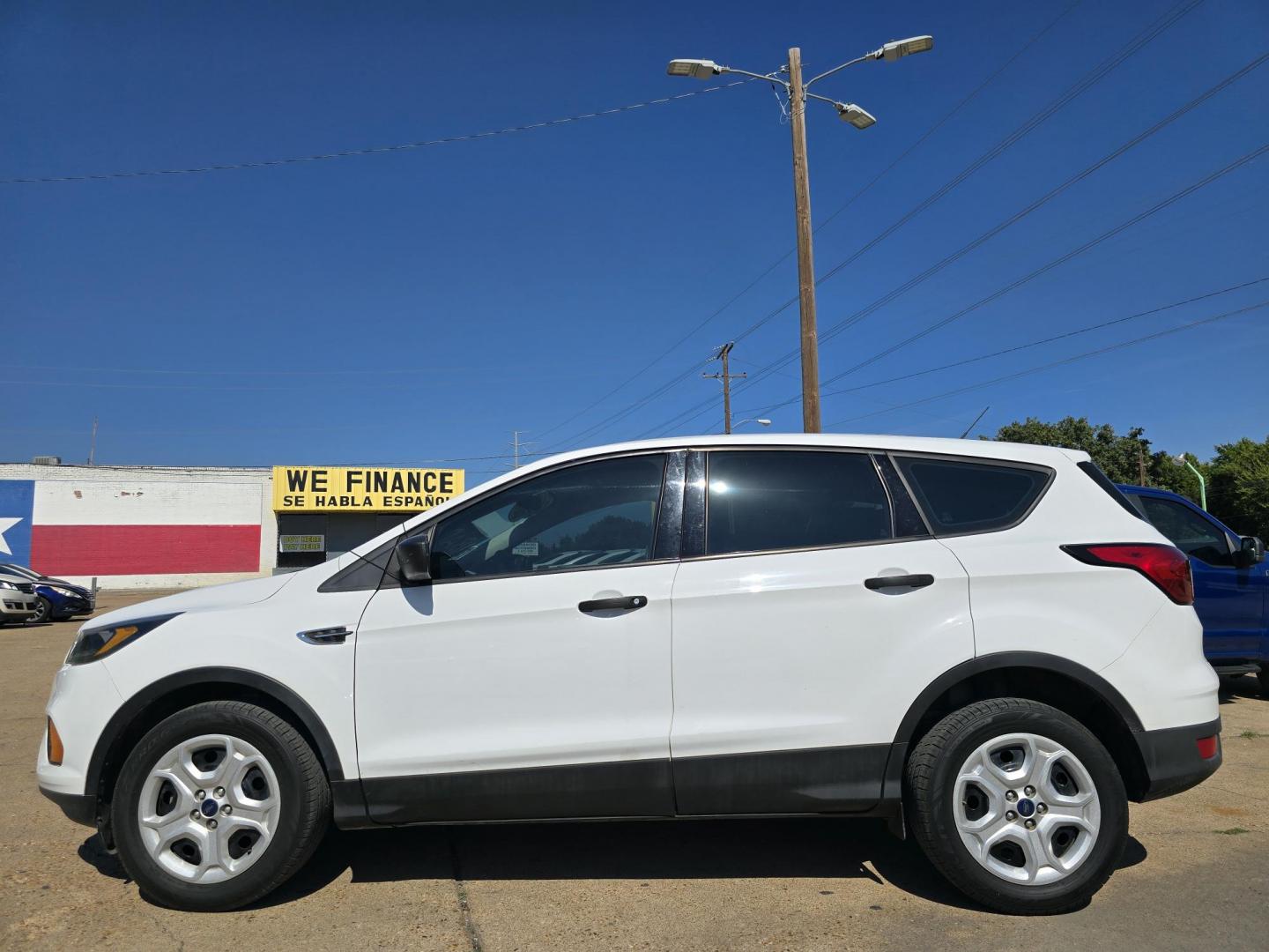2019 WHITE Ford Escape S (1FMCU0F71KU) with an 2.5L L4 DOHC 16V engine, 6A transmission, located at 2660 S.Garland Avenue, Garland, TX, 75041, (469) 298-3118, 32.885551, -96.655602 - Photo#6