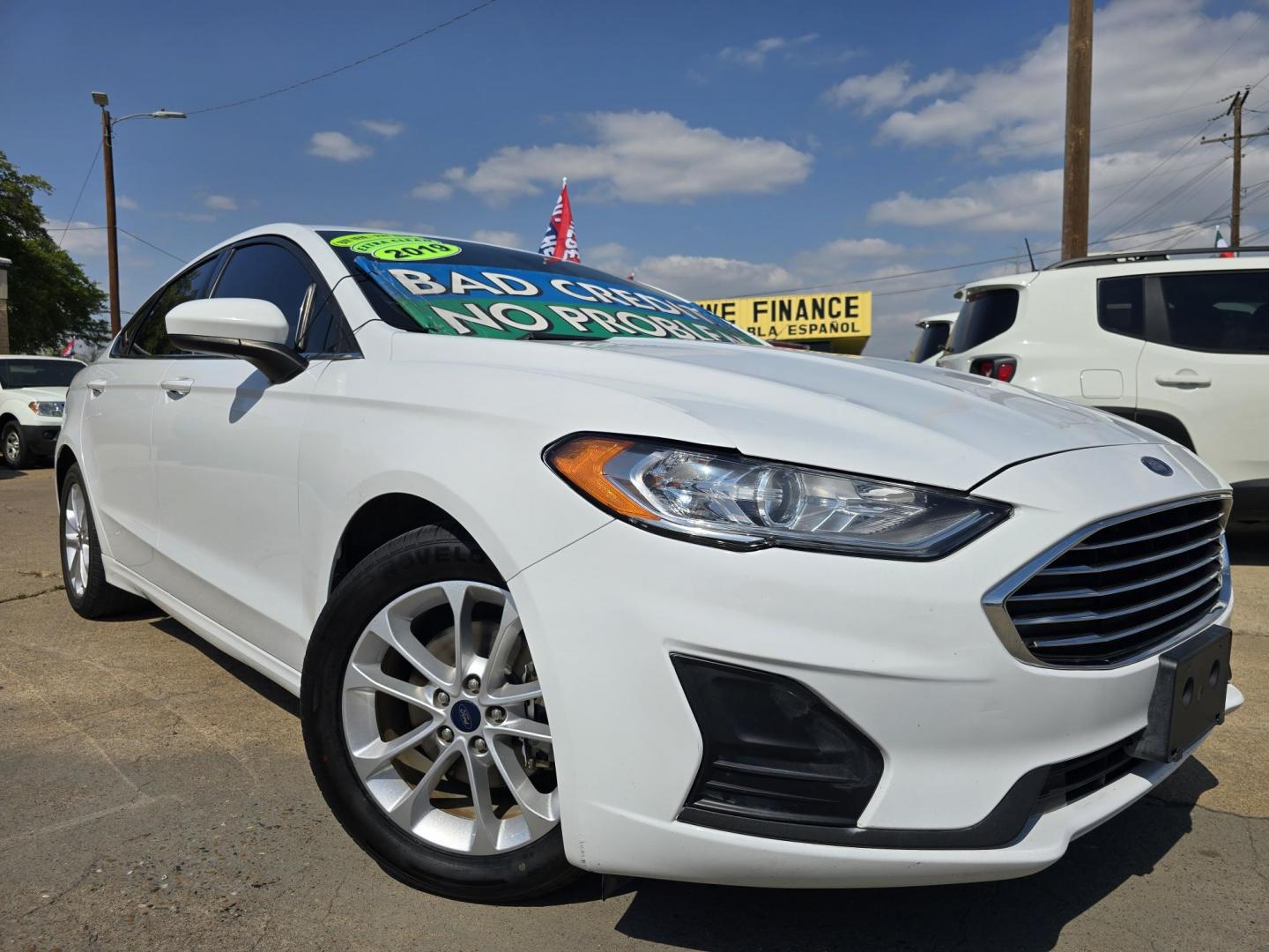2019 WHITE /BEIGE Ford Fusion SE (3FA6P0H70KR) , AUTO transmission, located at 2660 S.Garland Avenue, Garland, TX, 75041, (469) 298-3118, 32.885551, -96.655602 - Welcome to DallasAutos4Less, one of the Premier BUY HERE PAY HERE Dealers in the North Dallas Area. We specialize in financing to people with NO CREDIT or BAD CREDIT. We need proof of income, proof of residence, and a ID. Come buy your new car from us today!! This is a 2019 FORD FUSION SE SEDAN! - Photo#0