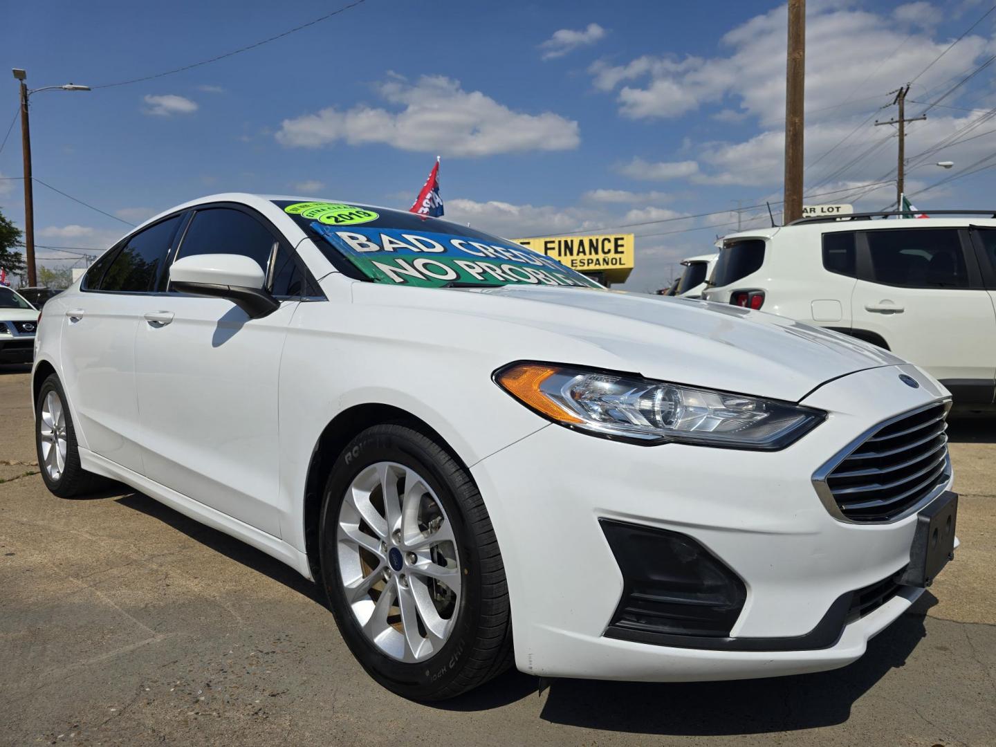 2019 WHITE /BEIGE Ford Fusion SE (3FA6P0H70KR) , AUTO transmission, located at 2660 S.Garland Avenue, Garland, TX, 75041, (469) 298-3118, 32.885551, -96.655602 - Welcome to DallasAutos4Less, one of the Premier BUY HERE PAY HERE Dealers in the North Dallas Area. We specialize in financing to people with NO CREDIT or BAD CREDIT. We need proof of income, proof of residence, and a ID. Come buy your new car from us today!! This is a 2019 FORD FUSION SE SEDAN! - Photo#1