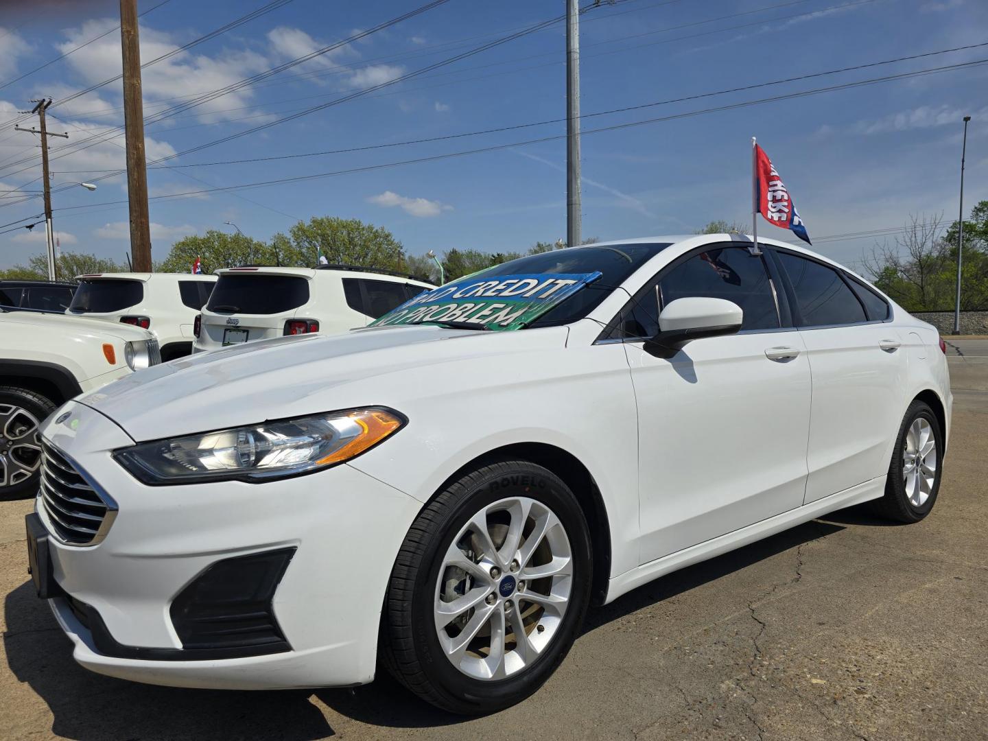 2019 WHITE /BEIGE Ford Fusion SE (3FA6P0H70KR) , AUTO transmission, located at 2660 S.Garland Avenue, Garland, TX, 75041, (469) 298-3118, 32.885551, -96.655602 - Welcome to DallasAutos4Less, one of the Premier BUY HERE PAY HERE Dealers in the North Dallas Area. We specialize in financing to people with NO CREDIT or BAD CREDIT. We need proof of income, proof of residence, and a ID. Come buy your new car from us today!! This is a 2019 FORD FUSION SE SEDAN! - Photo#7