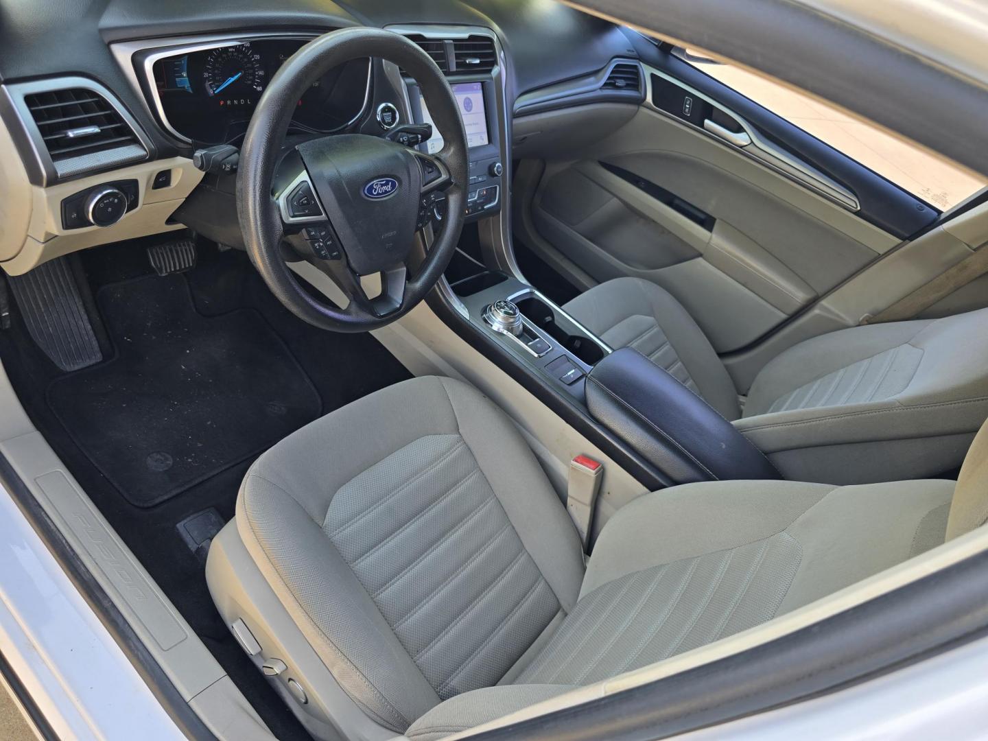 2019 WHITE /BEIGE Ford Fusion SE (3FA6P0H70KR) , AUTO transmission, located at 2660 S.Garland Avenue, Garland, TX, 75041, (469) 298-3118, 32.885551, -96.655602 - Welcome to DallasAutos4Less, one of the Premier BUY HERE PAY HERE Dealers in the North Dallas Area. We specialize in financing to people with NO CREDIT or BAD CREDIT. We need proof of income, proof of residence, and a ID. Come buy your new car from us today!! This is a 2019 FORD FUSION SE SEDAN! - Photo#10