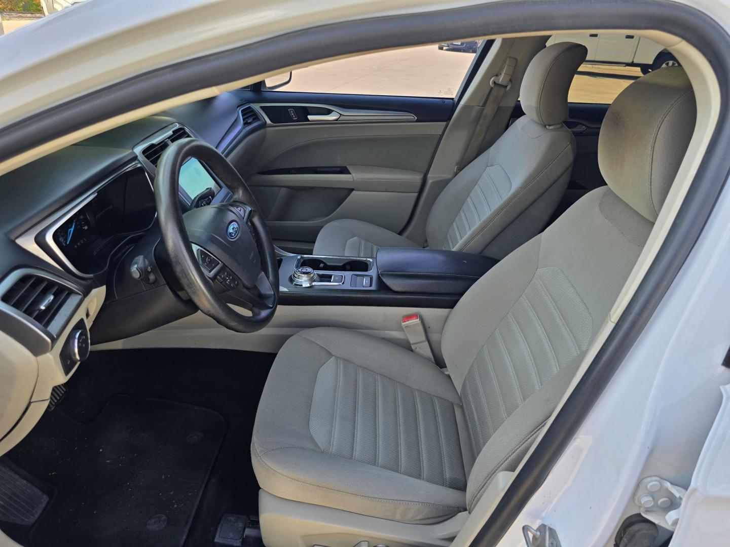 2019 WHITE /BEIGE Ford Fusion SE (3FA6P0H70KR) , AUTO transmission, located at 2660 S.Garland Avenue, Garland, TX, 75041, (469) 298-3118, 32.885551, -96.655602 - Welcome to DallasAutos4Less, one of the Premier BUY HERE PAY HERE Dealers in the North Dallas Area. We specialize in financing to people with NO CREDIT or BAD CREDIT. We need proof of income, proof of residence, and a ID. Come buy your new car from us today!! This is a 2019 FORD FUSION SE SEDAN! - Photo#11