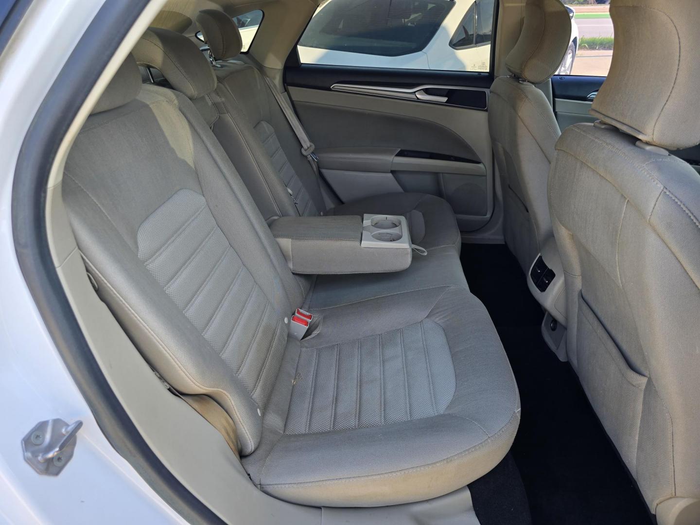2019 WHITE /BEIGE Ford Fusion SE (3FA6P0H70KR) , AUTO transmission, located at 2660 S.Garland Avenue, Garland, TX, 75041, (469) 298-3118, 32.885551, -96.655602 - Welcome to DallasAutos4Less, one of the Premier BUY HERE PAY HERE Dealers in the North Dallas Area. We specialize in financing to people with NO CREDIT or BAD CREDIT. We need proof of income, proof of residence, and a ID. Come buy your new car from us today!! This is a 2019 FORD FUSION SE SEDAN! - Photo#17