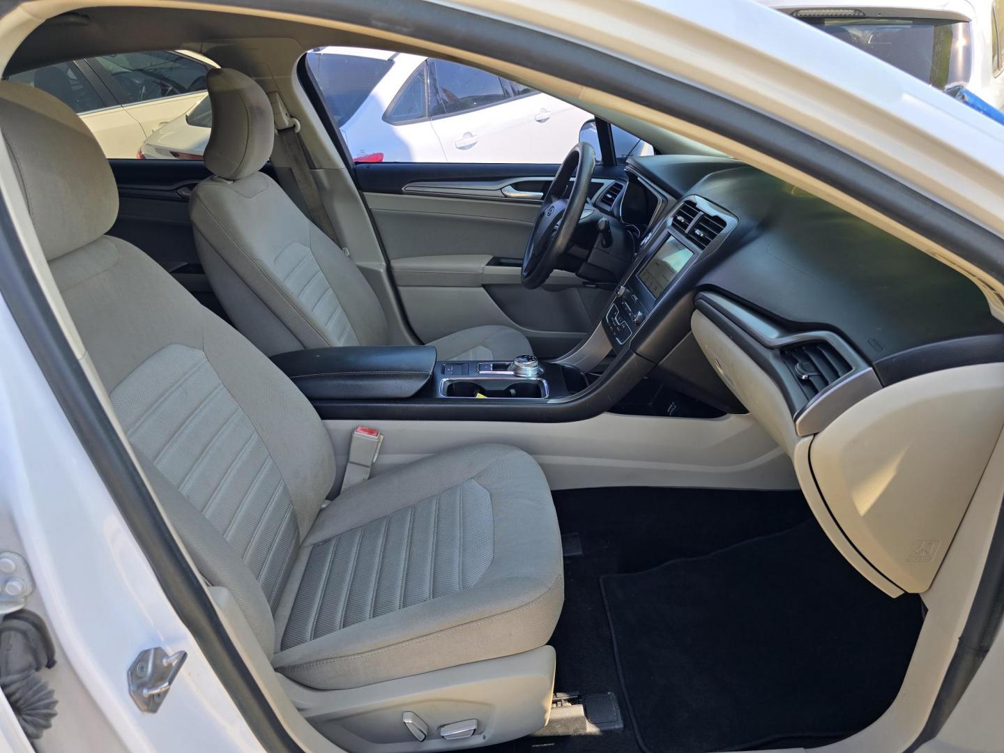 2019 WHITE /BEIGE Ford Fusion SE (3FA6P0H70KR) , AUTO transmission, located at 2660 S.Garland Avenue, Garland, TX, 75041, (469) 298-3118, 32.885551, -96.655602 - Welcome to DallasAutos4Less, one of the Premier BUY HERE PAY HERE Dealers in the North Dallas Area. We specialize in financing to people with NO CREDIT or BAD CREDIT. We need proof of income, proof of residence, and a ID. Come buy your new car from us today!! This is a 2019 FORD FUSION SE SEDAN! - Photo#18
