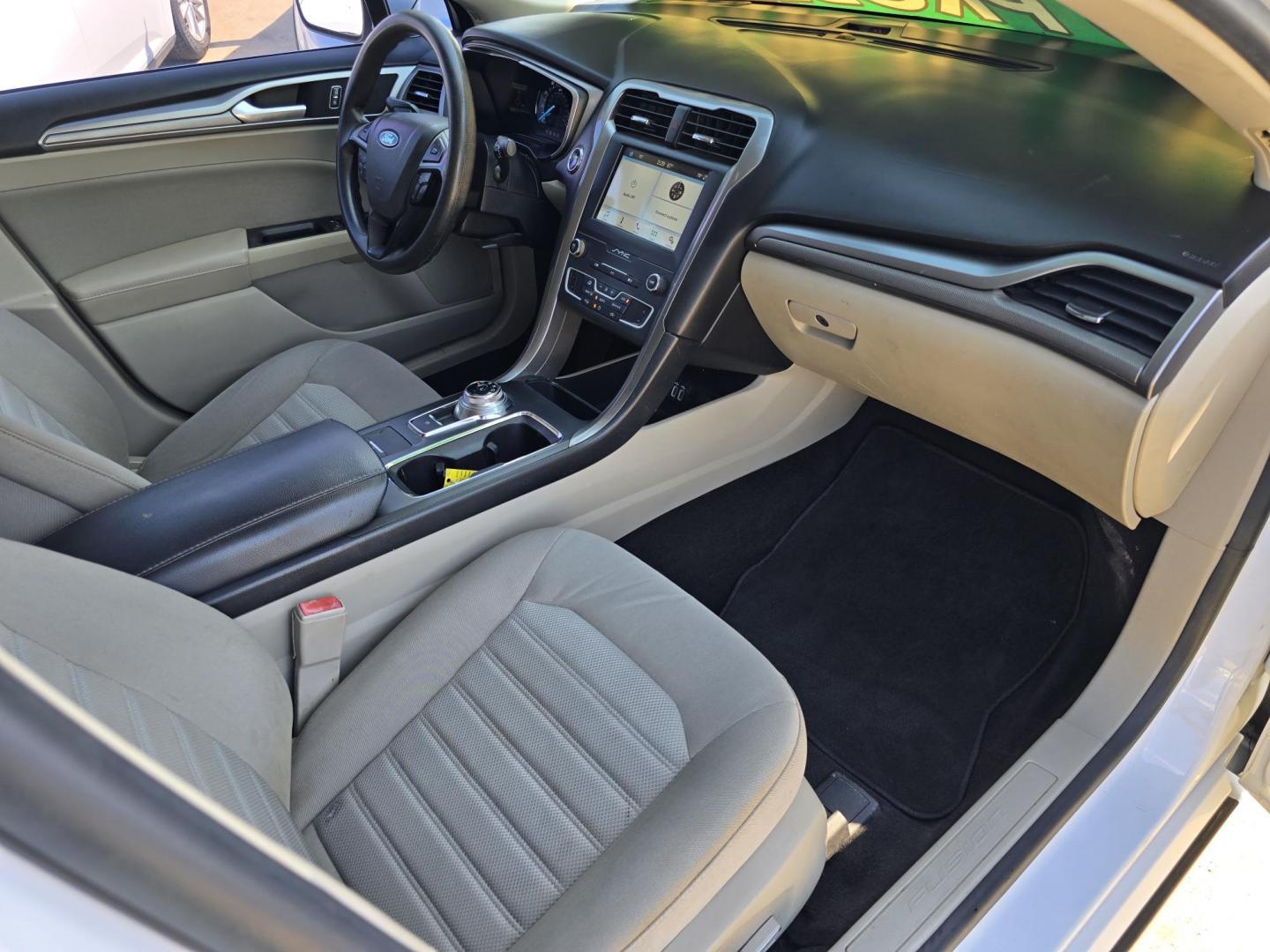 2019 WHITE /BEIGE Ford Fusion SE (3FA6P0H70KR) , AUTO transmission, located at 2660 S.Garland Avenue, Garland, TX, 75041, (469) 298-3118, 32.885551, -96.655602 - Welcome to DallasAutos4Less, one of the Premier BUY HERE PAY HERE Dealers in the North Dallas Area. We specialize in financing to people with NO CREDIT or BAD CREDIT. We need proof of income, proof of residence, and a ID. Come buy your new car from us today!! This is a 2019 FORD FUSION SE SEDAN! - Photo#19